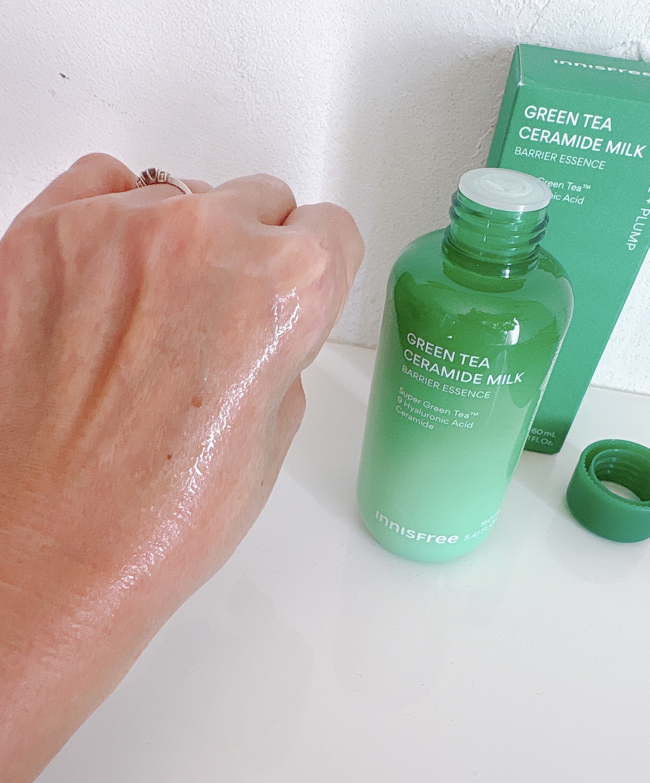 グリーンティー セラミド ミルク エッセンストナー/innisfree/化粧水を使ったクチコミ（3枚目）