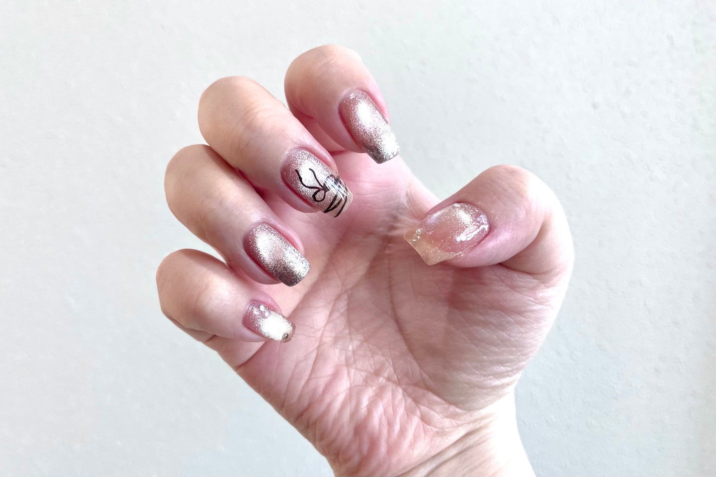 CanterburyChorale on LIPS 「今の爪です〜!ಠ_ಠマグネットとかラメとか!ಠ_ಠ#ネイル..」(1枚目)