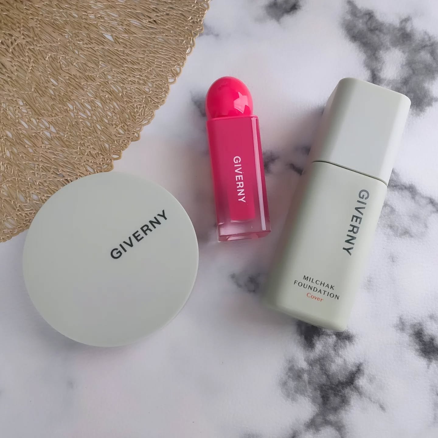 デューイリップグレイズテイント/GIVERNY/リップティントを使ったクチコミ（2枚目）