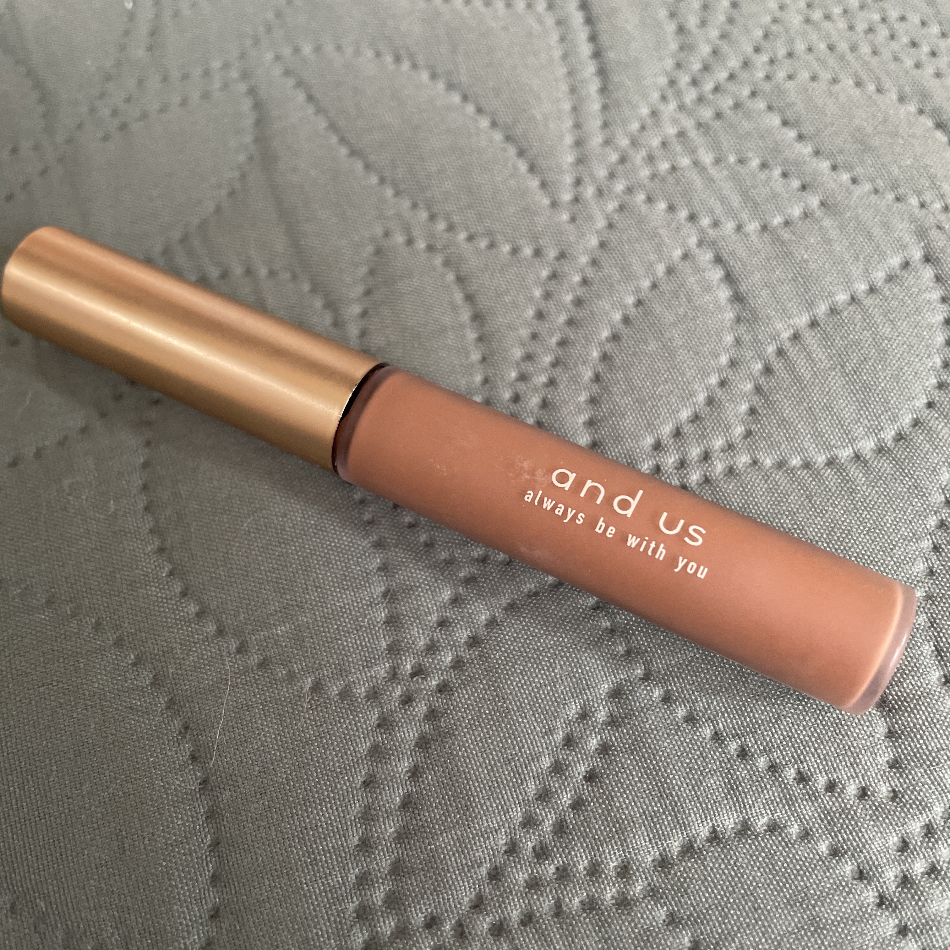 スリーコインズ

眉マスカラ

04BEBR

オレンジみを感じる暖色ブラウン

テスターはどの色もドバッとブラシについていて心配でしたが、新品はきれいにブラシについてきます✨

330円とは思えない！

使用感はマ