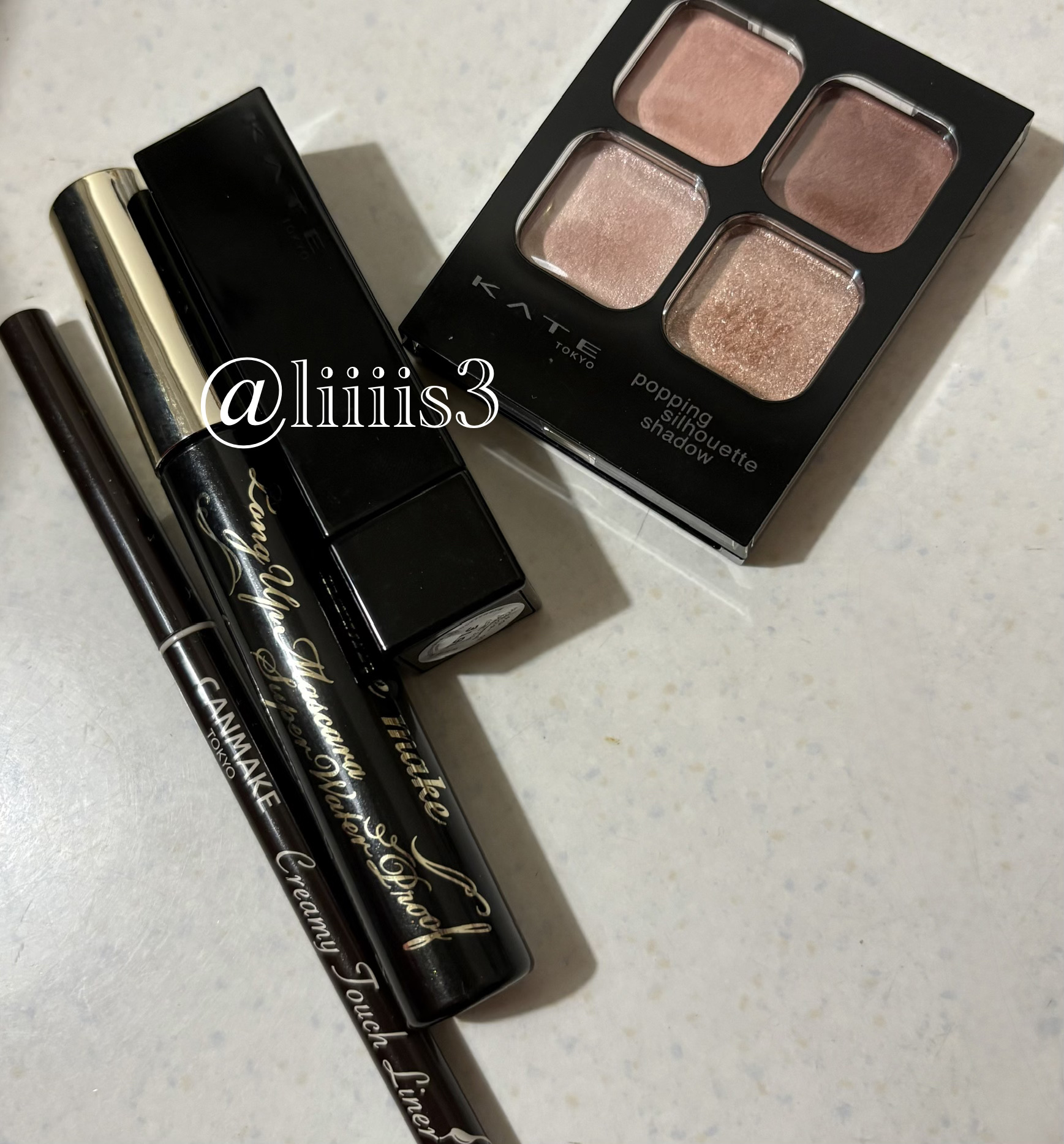 ＼今日のメイク／


✔️KATE
ポッピングシルエットシャドウ RD-1 ロージーポップ

✔️キャンメイク
クリーミータッチライナー 03 ダークブラウン

✔️ヒロインメイク
ロングUPマスカラ スーパーWP 01 ブラック

✔️K