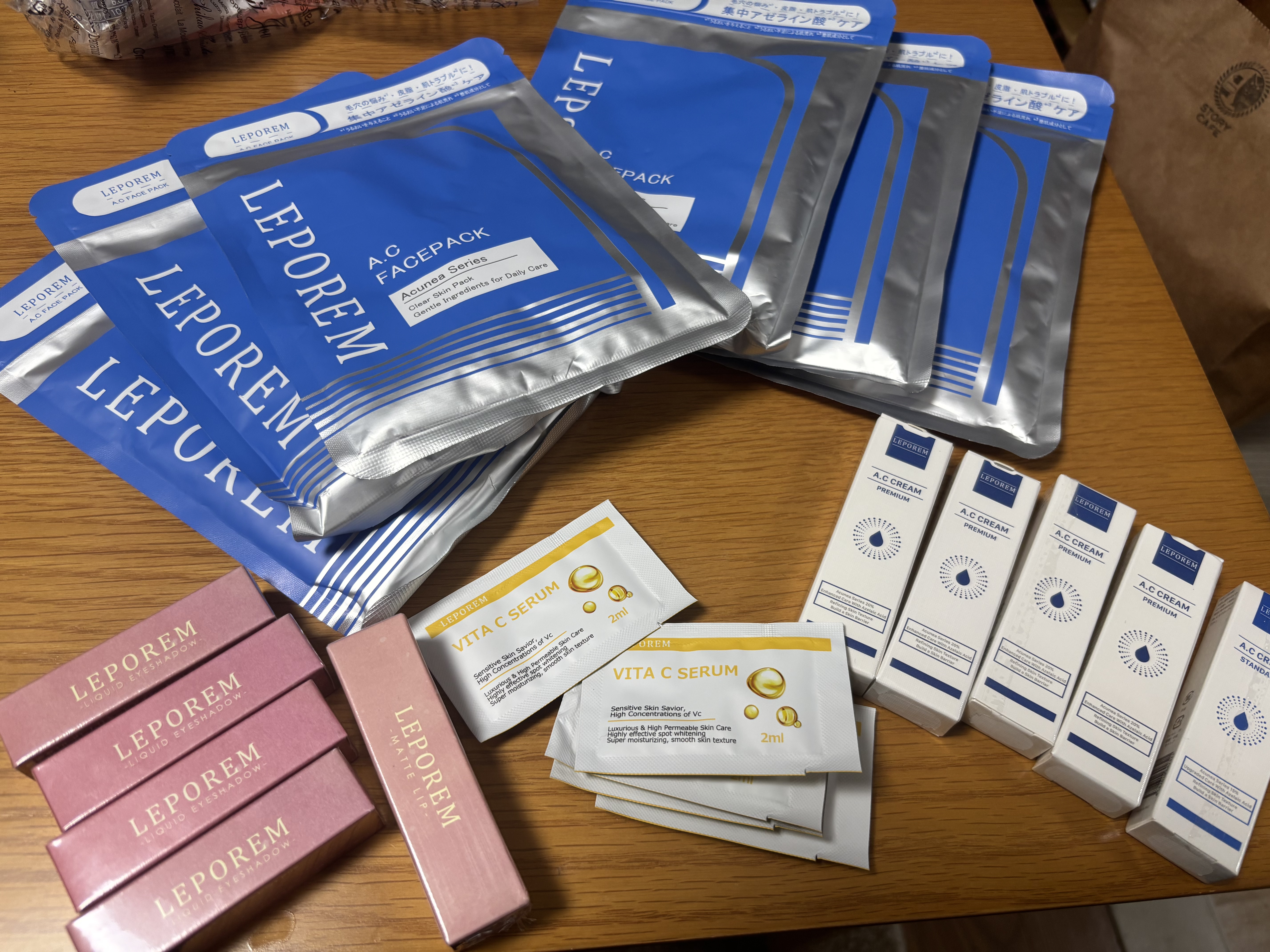 マットリップ LP06ストロベリーレッド/LEPOREM/口紅を使ったクチコミ（2枚目）