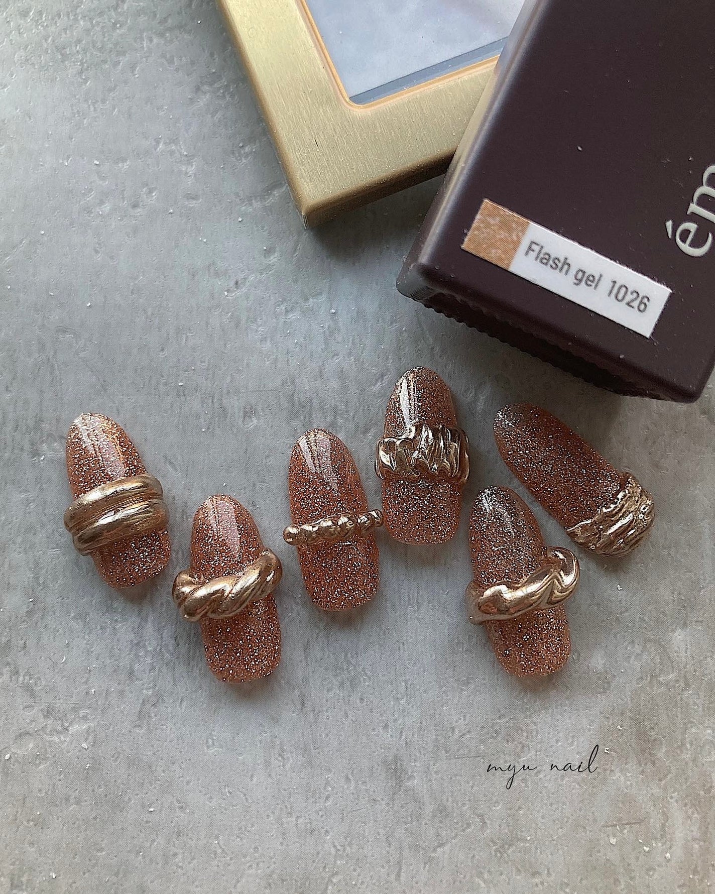 myu on LIPS 「宝石Flash×jewelrynail✴︎シンプルネイルのポイ..」(1枚目)