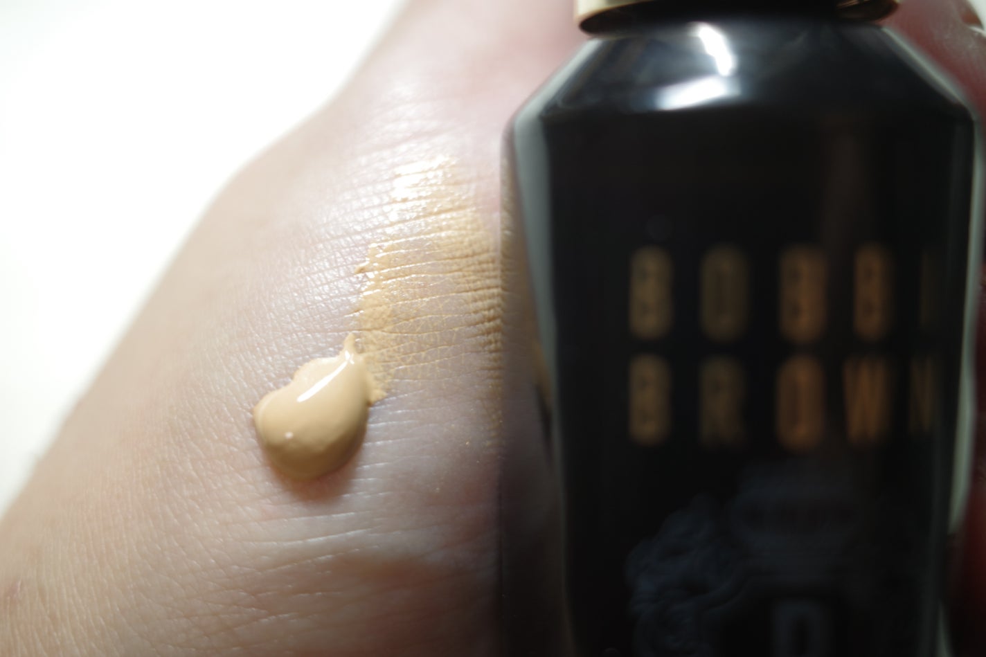 インテンシブ セラム ファンデーション/BOBBI BROWN/リキッドファンデーションを使ったクチコミ(2枚目)