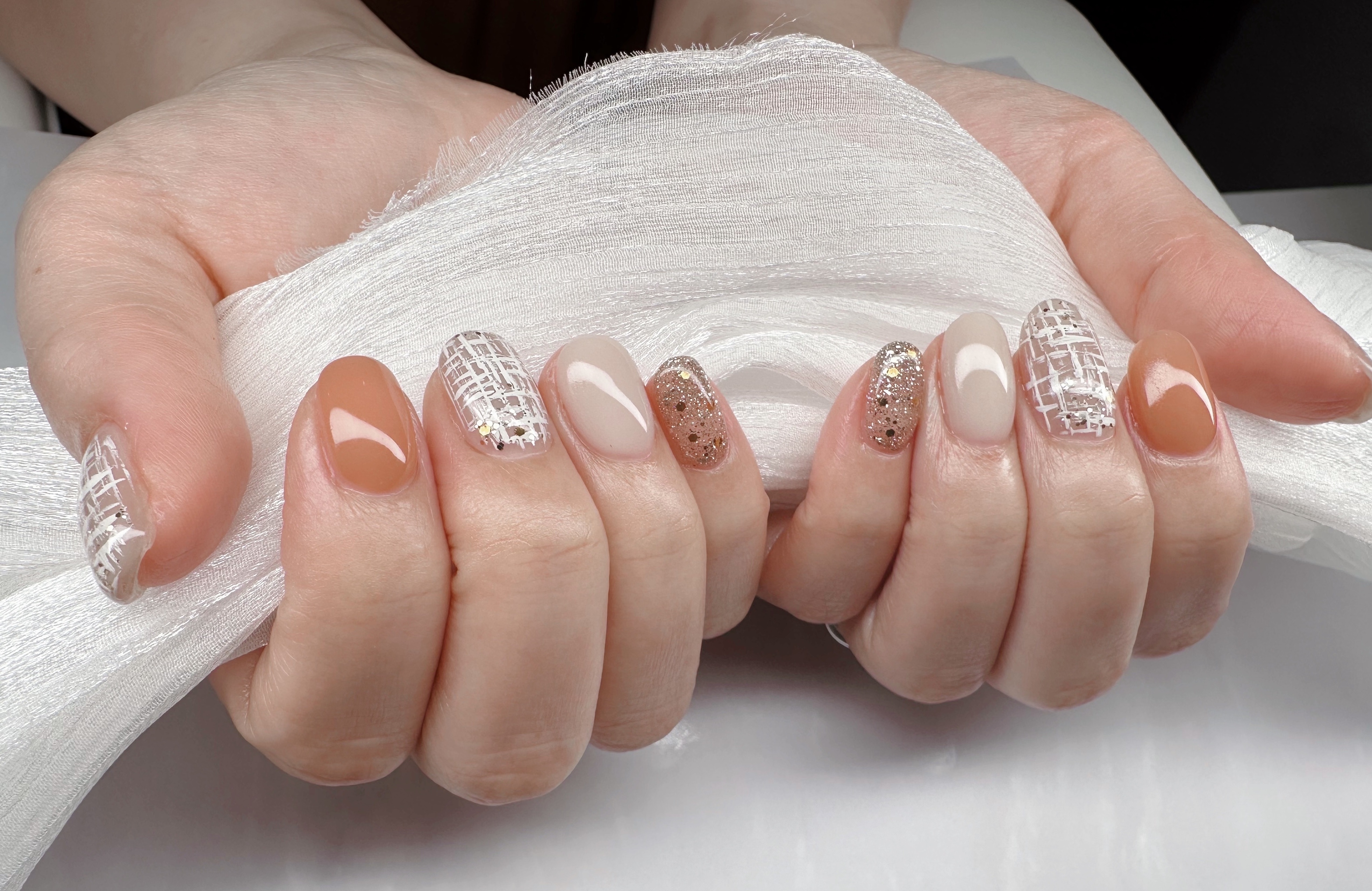 ジェルネイルデザイン

#ジェルネイル #秋ネイル 🍁🍂
#ツイードネイル #シンプルネイル
#オフィスネイル #ニット映えネイル 