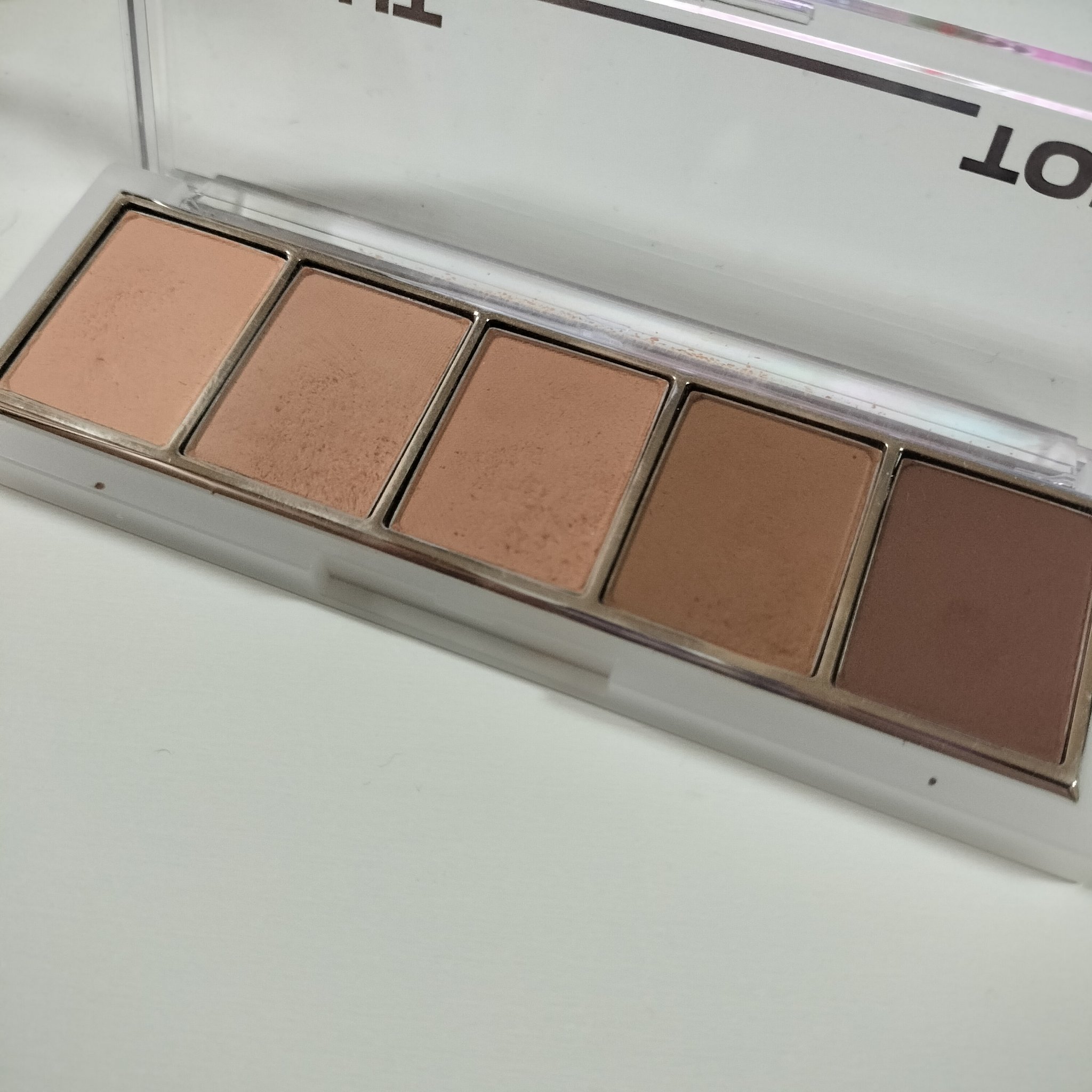 ABOUT TONE リターントゥーベーシックシャドウパレットのクチコミ「モカムースメイクにぴったりな
ABOUT TONE
リターントゥーベーシックシャドウパレット
.....」（2枚目）