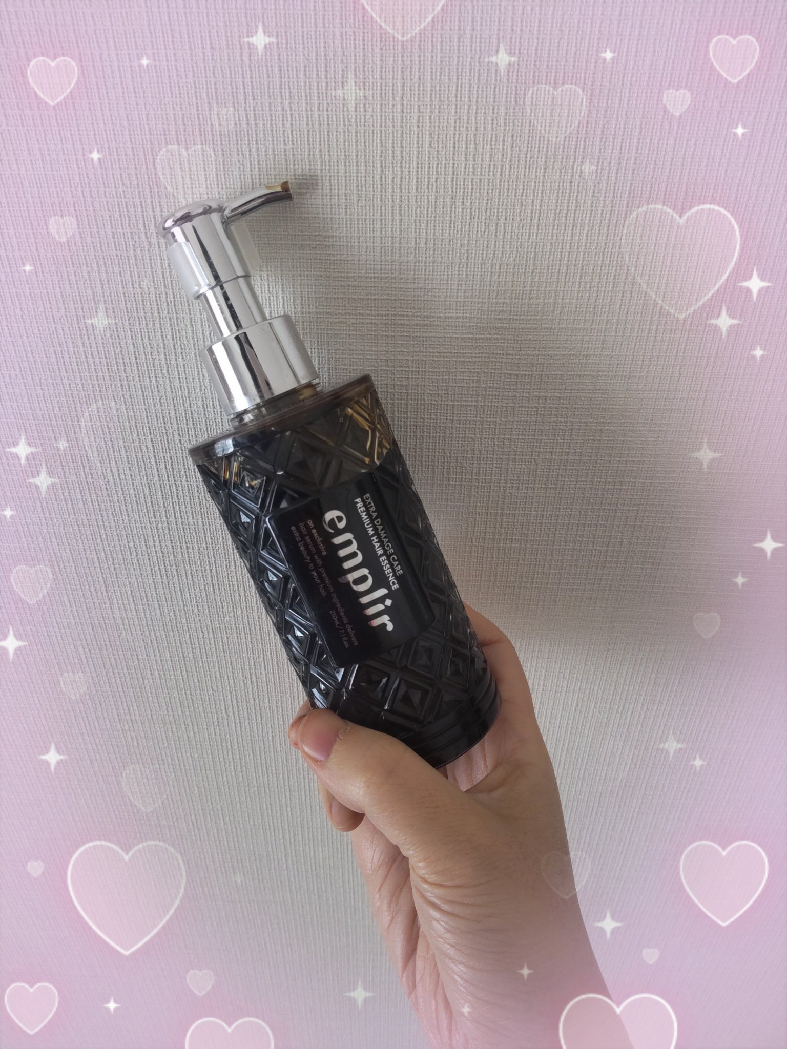 ✨アンプリール プレミアム ヘアエッセンスを使ってみました✨

シャンプーとトリートメントの間に使う“黒の美容液”。
美髪ケア成分として知られている ヘマチン と ケラチン が配合されています🖤

髪全体になじませてから、いつものトリート