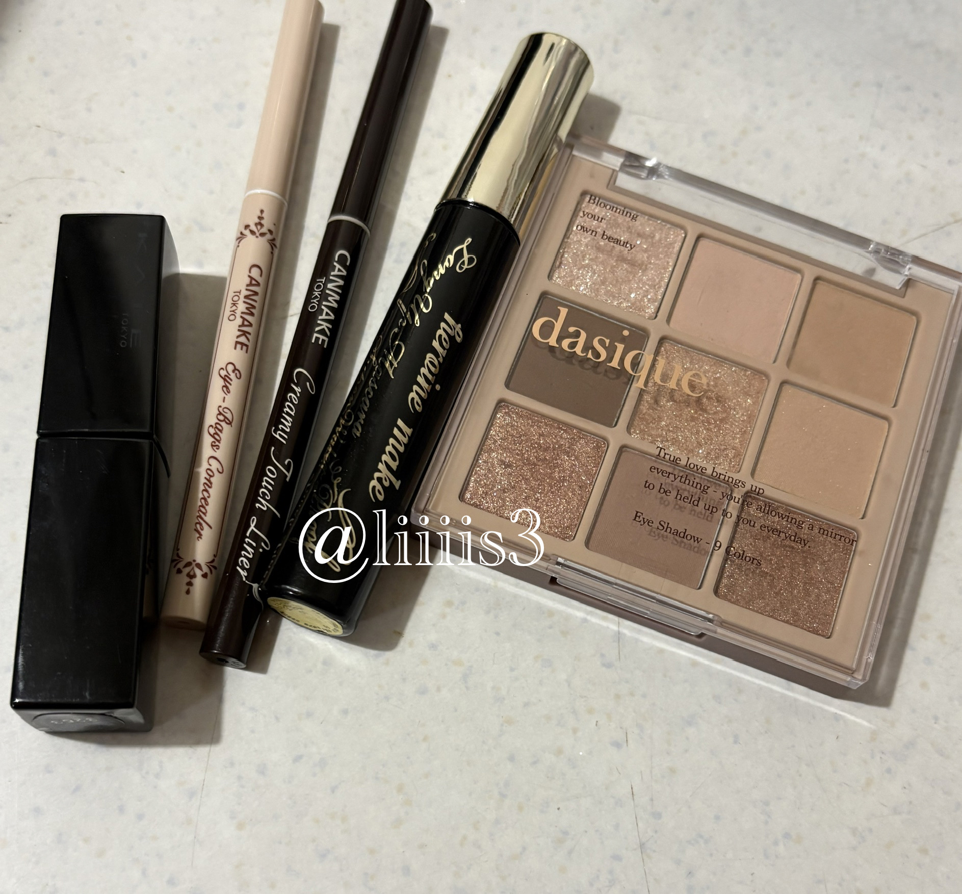 ＼今日のメイク／

✔️dasique
シャドウパレット 10 オータムブリーズ

✔️キャンメイク
クリーミータッチライナー 03 ダークブラウン

✔️キャンメイク
アイバッグコンシーラー 01 イエローベージュ

✔️ヒロインメイク
