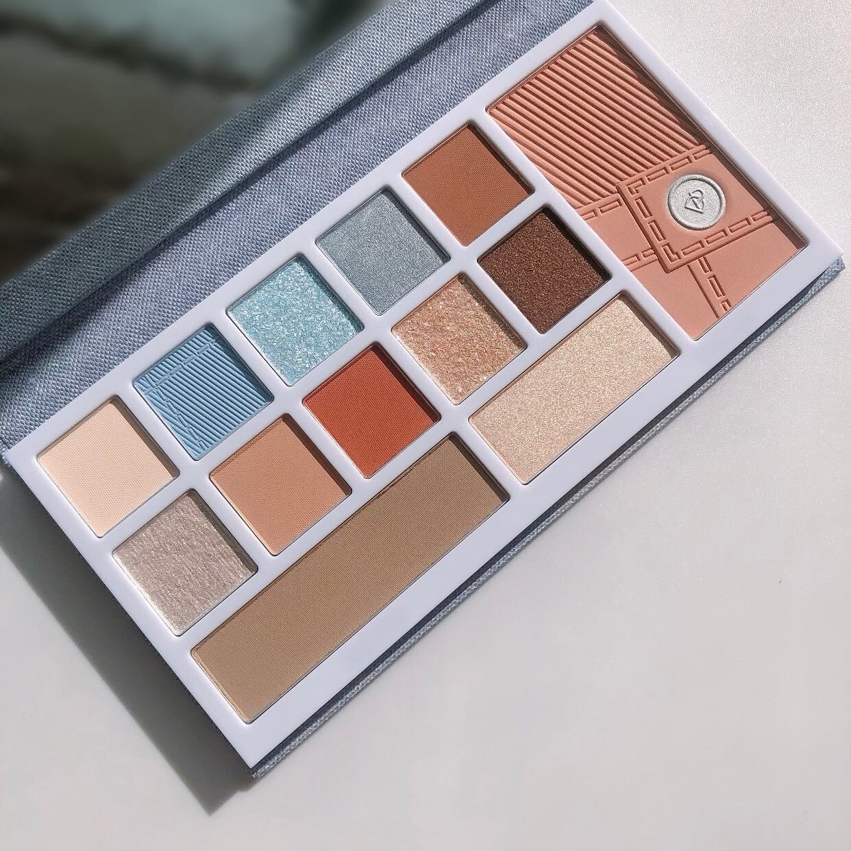 デザイナーアイズ&チークパレット/PERFECT DIARY/アイシャドウパレットを使ったクチコミ(1枚目)