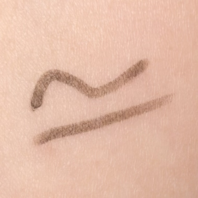 「密着アイライナー」極細クリームペンシル/デジャヴュ/ペンシルアイライナーを使ったクチコミ（3枚目）