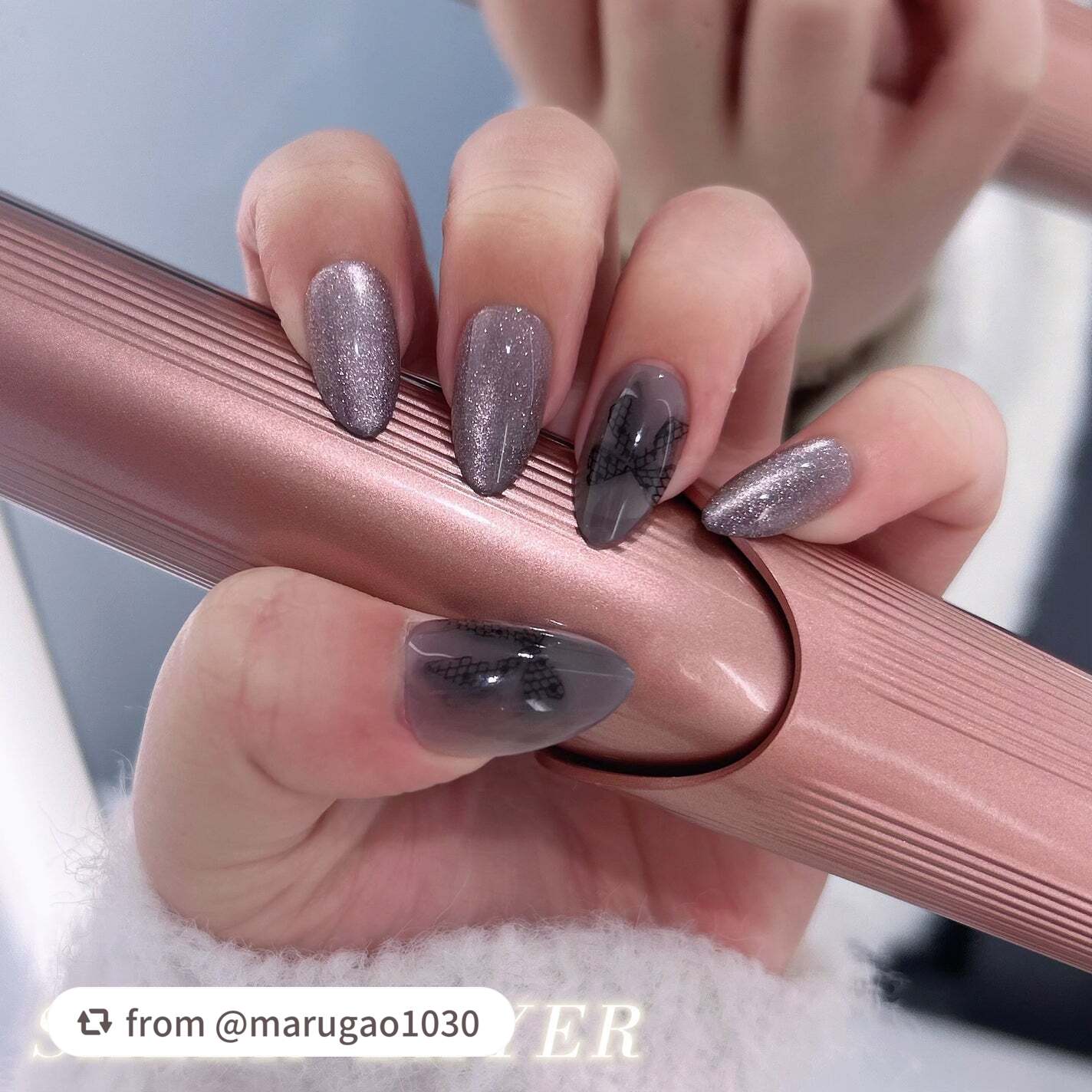 🖤 ネイルチップ（SHEER LAYER / REUSABLEタイプ ） レビュー 🖤

AUTUMNコレクションとして発売されましたが、
これからの寒い季節にもぴったりな ‟おとなかわいい″ デザインが魅力✨

とても素敵な投稿をあり