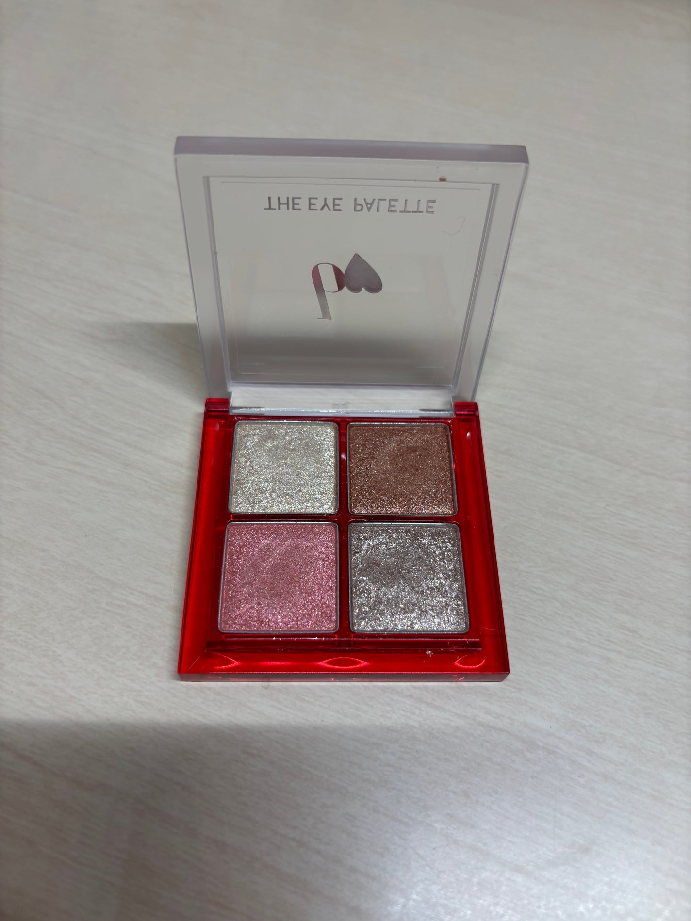 7omo_ka./2423 on LIPS 「#ラメアイシャドウ#byredo#はじめての投稿..」(1枚目)