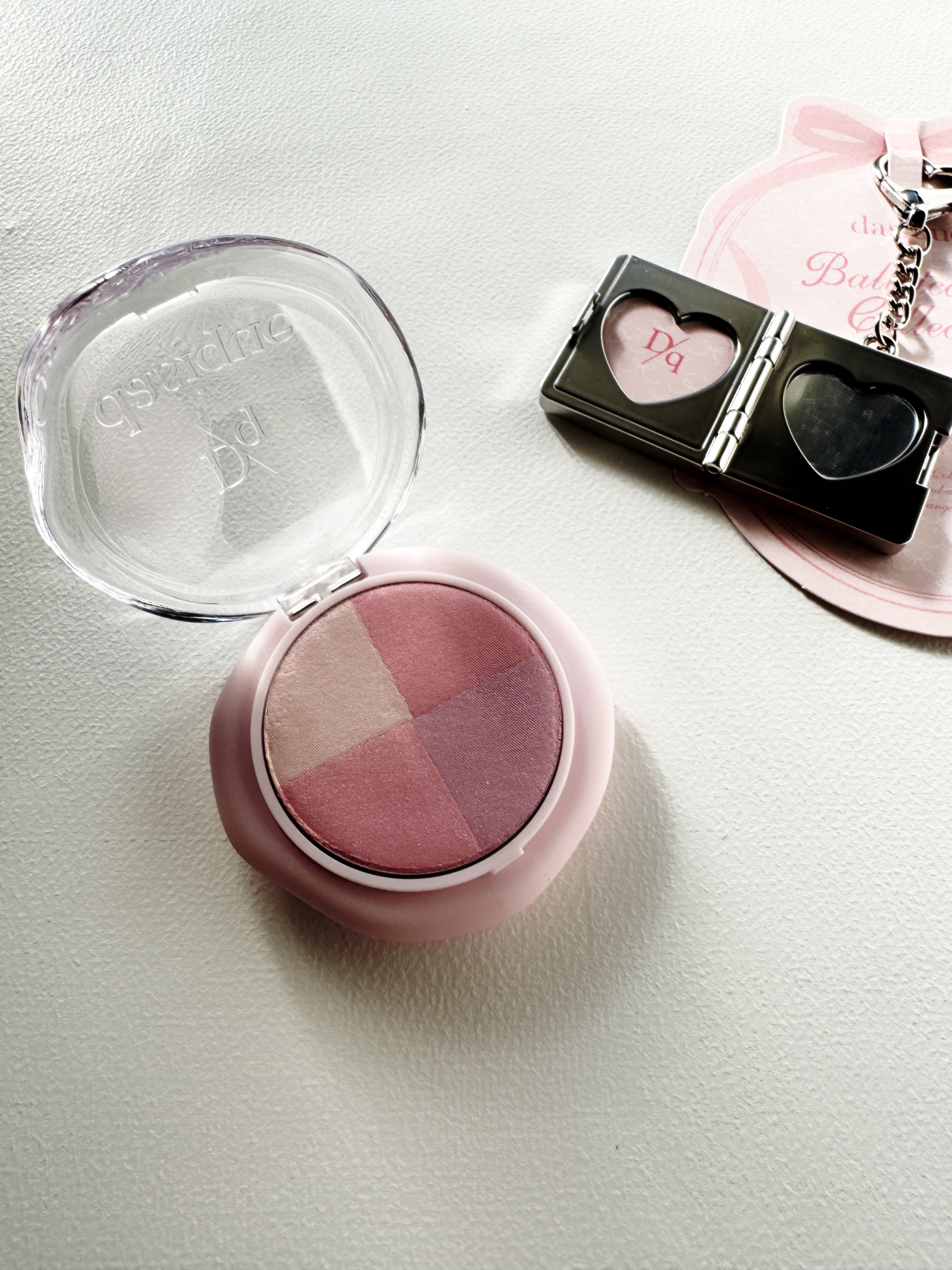 マルチクアッドシャドウ/dasique/パウダーアイシャドウを使ったクチコミ（2枚目）