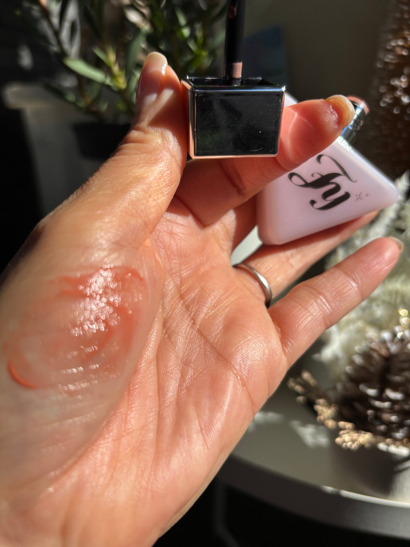 ちゃんまぃ on LIPS 「ムードが一気に高まる💋万能ヌードリップ✨パケが可愛すぎのFly..」(3枚目)