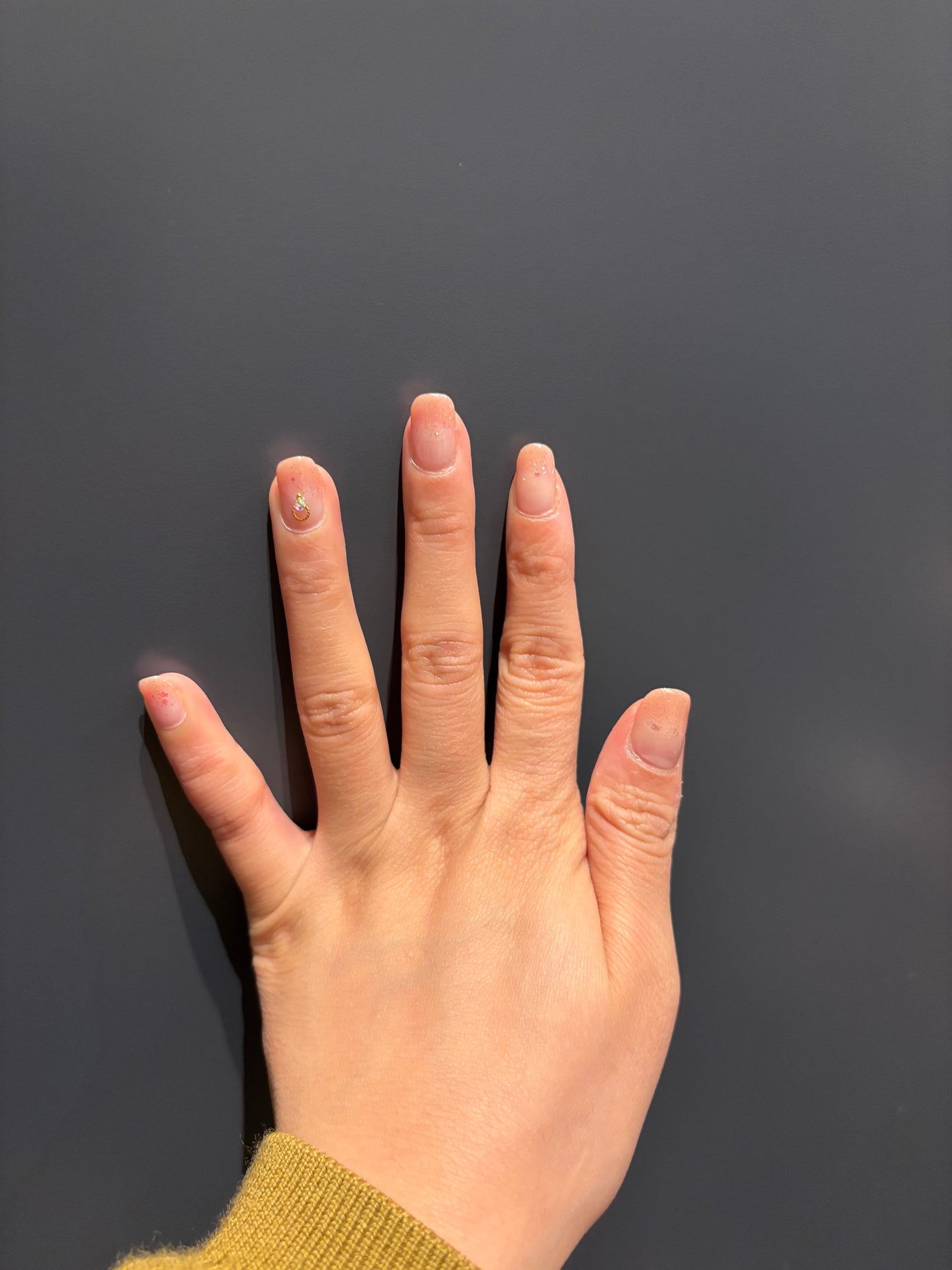 なしか フォロバ100🩵 on LIPS 「きらきらで可愛くて気に入っています💖#キラキラネイル#ネイル#..」(2枚目)