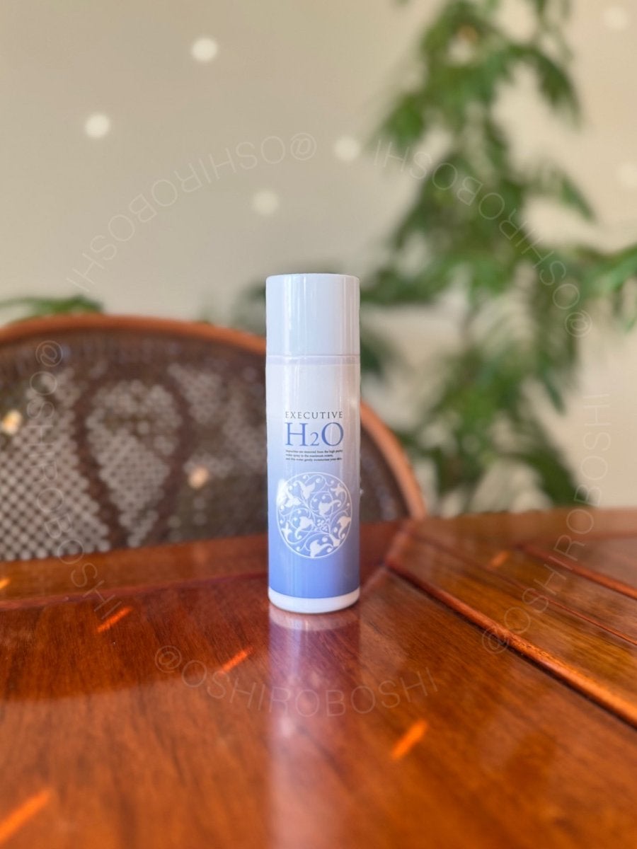 超純水スプレー エグゼクティブH2O

細かい霧が出る純水のスプレー。洗顔後、ひと吹きして肌を落ち着けるために使っていた。精製水での拭き取りでもいいけれど、スプレーの方が手軽。いきなり化粧水をのせるより、ワンクッション置いた方が肌が落ち着い