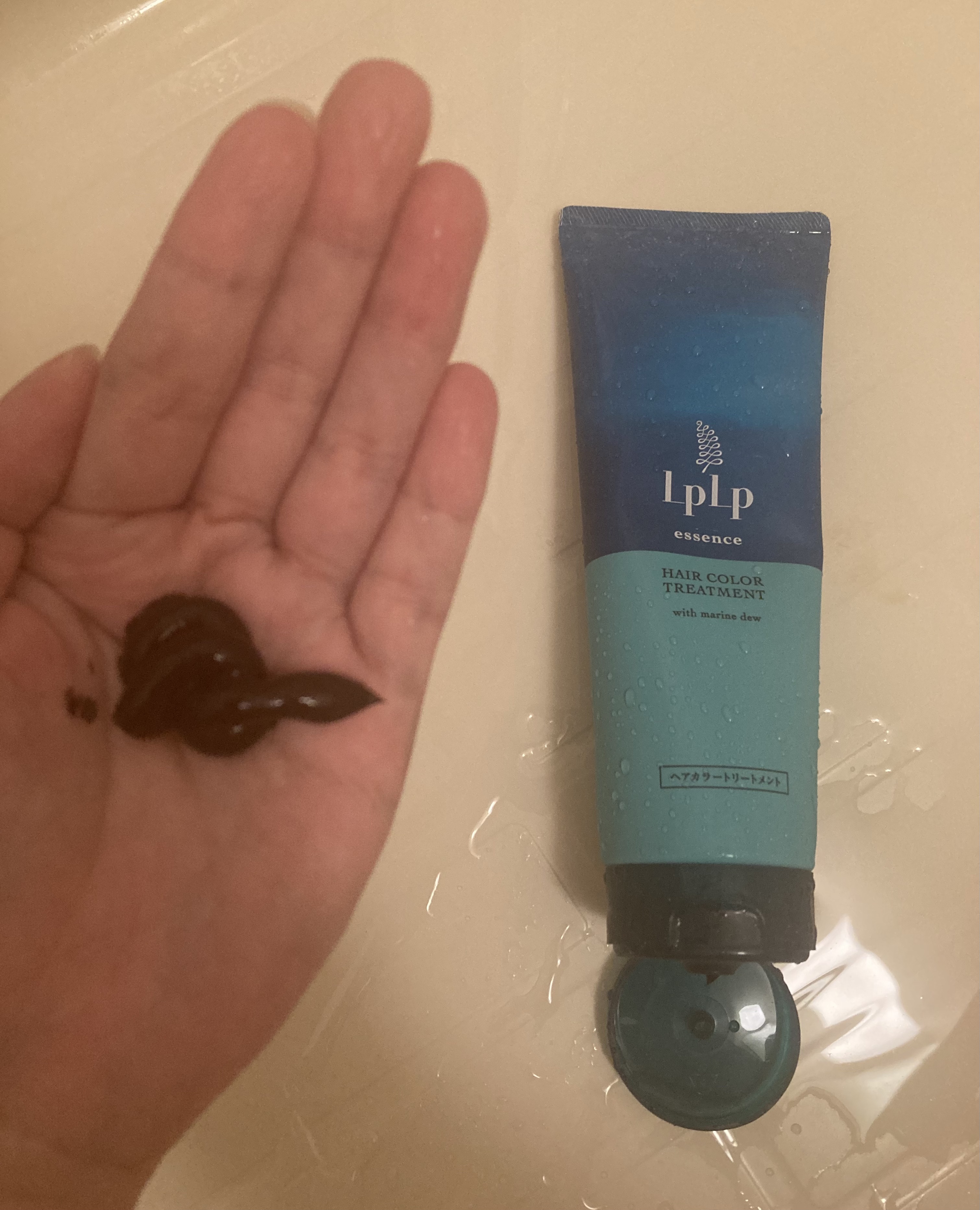 エッセンスカラートリートメント ウォルナットブラウン(ダークブラウン)/LPLP(ルプルプ)/ヘアカラーを使ったクチコミ（2枚目）