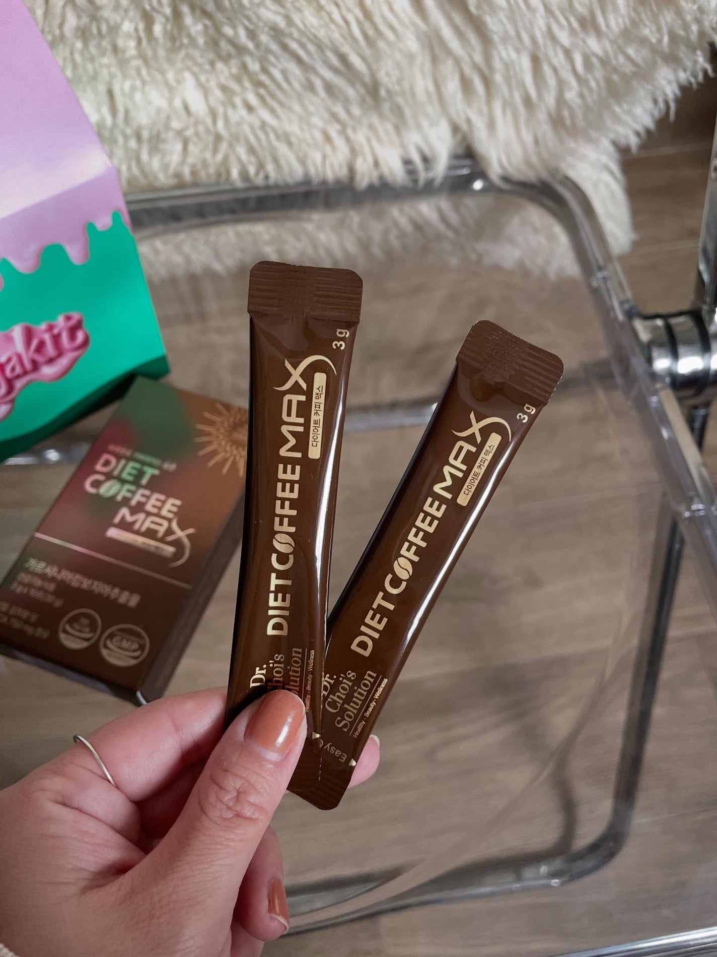 ena on LIPS 「2025年最後のメガ割始まるよ♡/→11/21(金)17:00..」(6枚目)