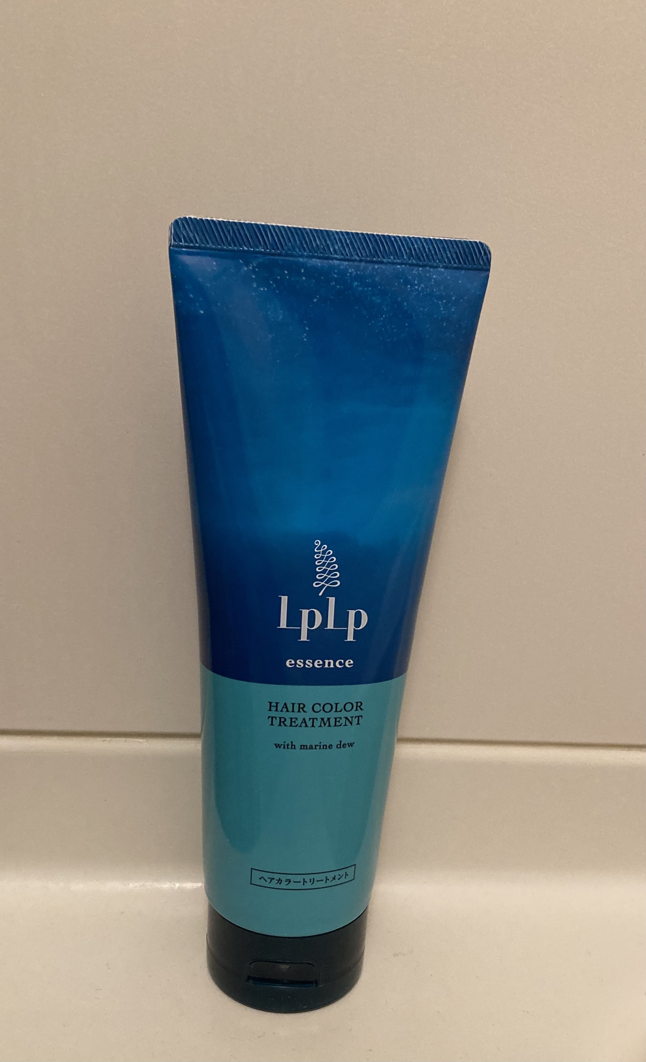 エッセンスカラートリートメント ウォルナットブラウン(ダークブラウン)/LPLP(ルプルプ)/ヘアカラーを使ったクチコミ（1枚目）