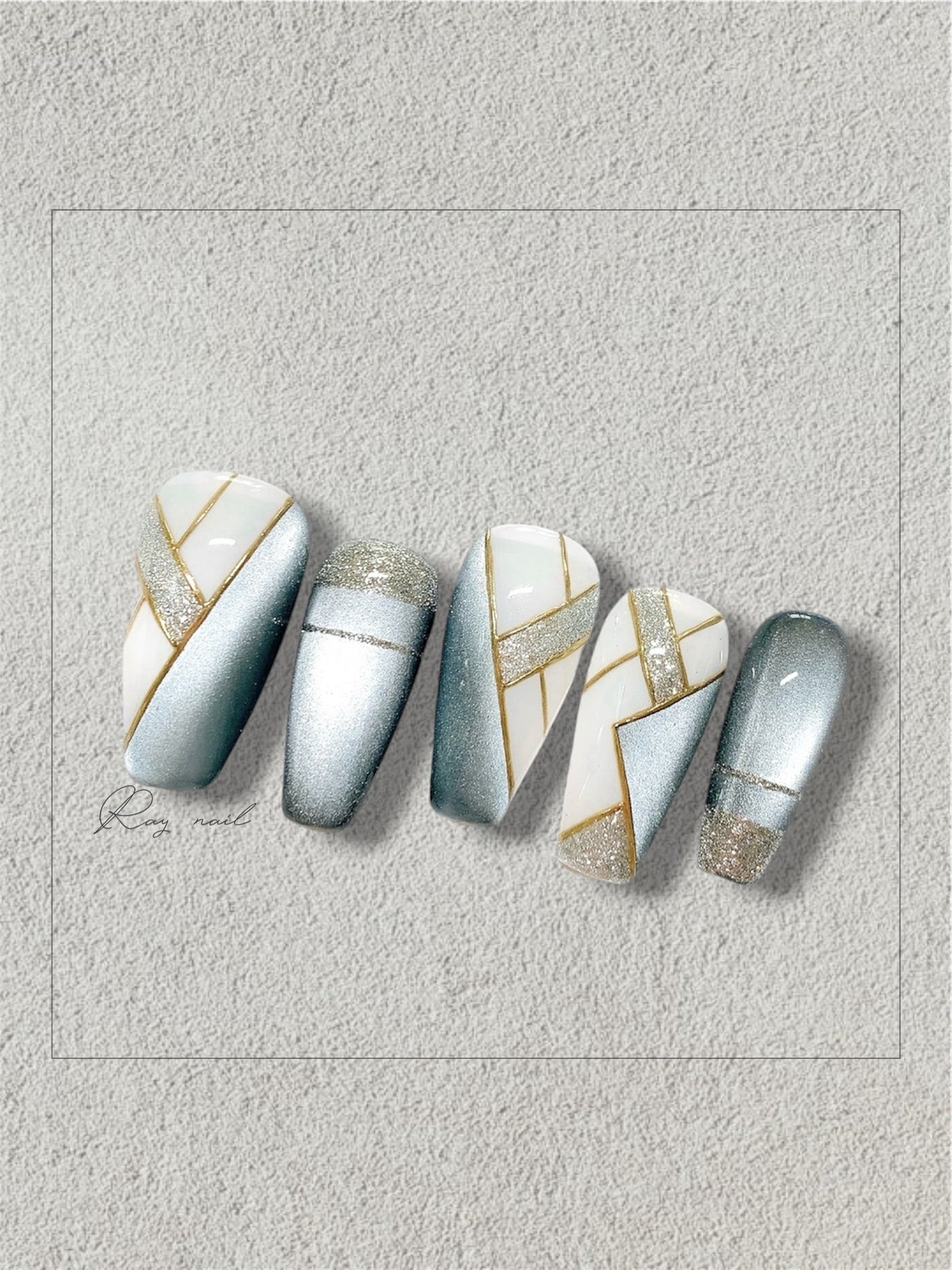 mizuki꙳ネイリスト on LIPS 「シンプルだけどおしゃれ🙌💕マグネットネイルデザイン🩷🥺やり方は..」(1枚目)