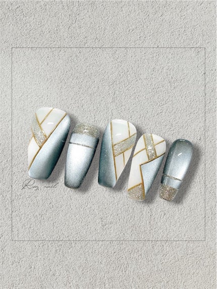 mizuki꙳ネイリスト on LIPS 「シンプルだけどおしゃれ🙌💕マグネットネイルデザイン🩷🥺やり方は..」(1枚目)