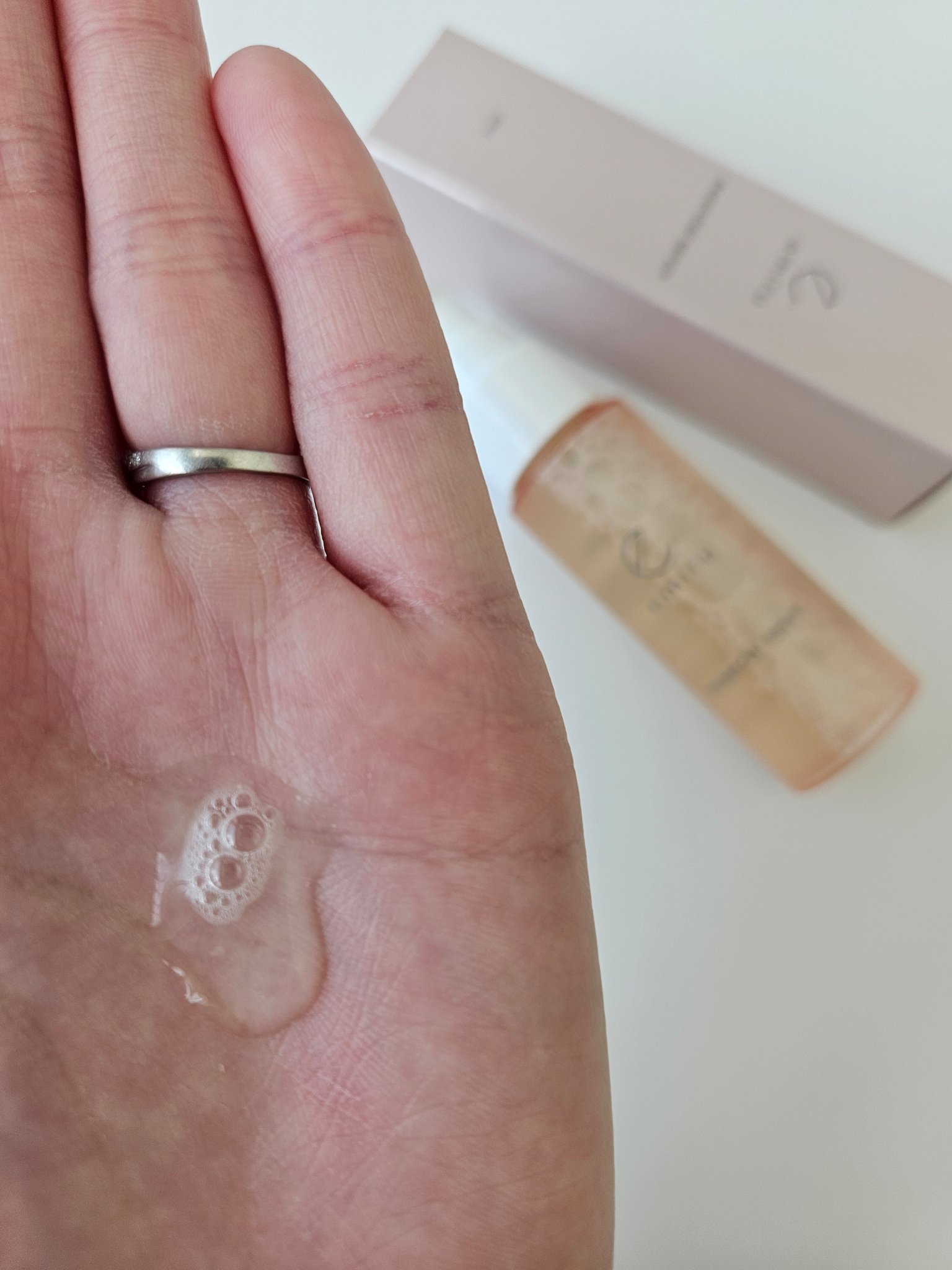 エッセンシャルセラム/emiru/美容液を使ったクチコミ（2枚目）