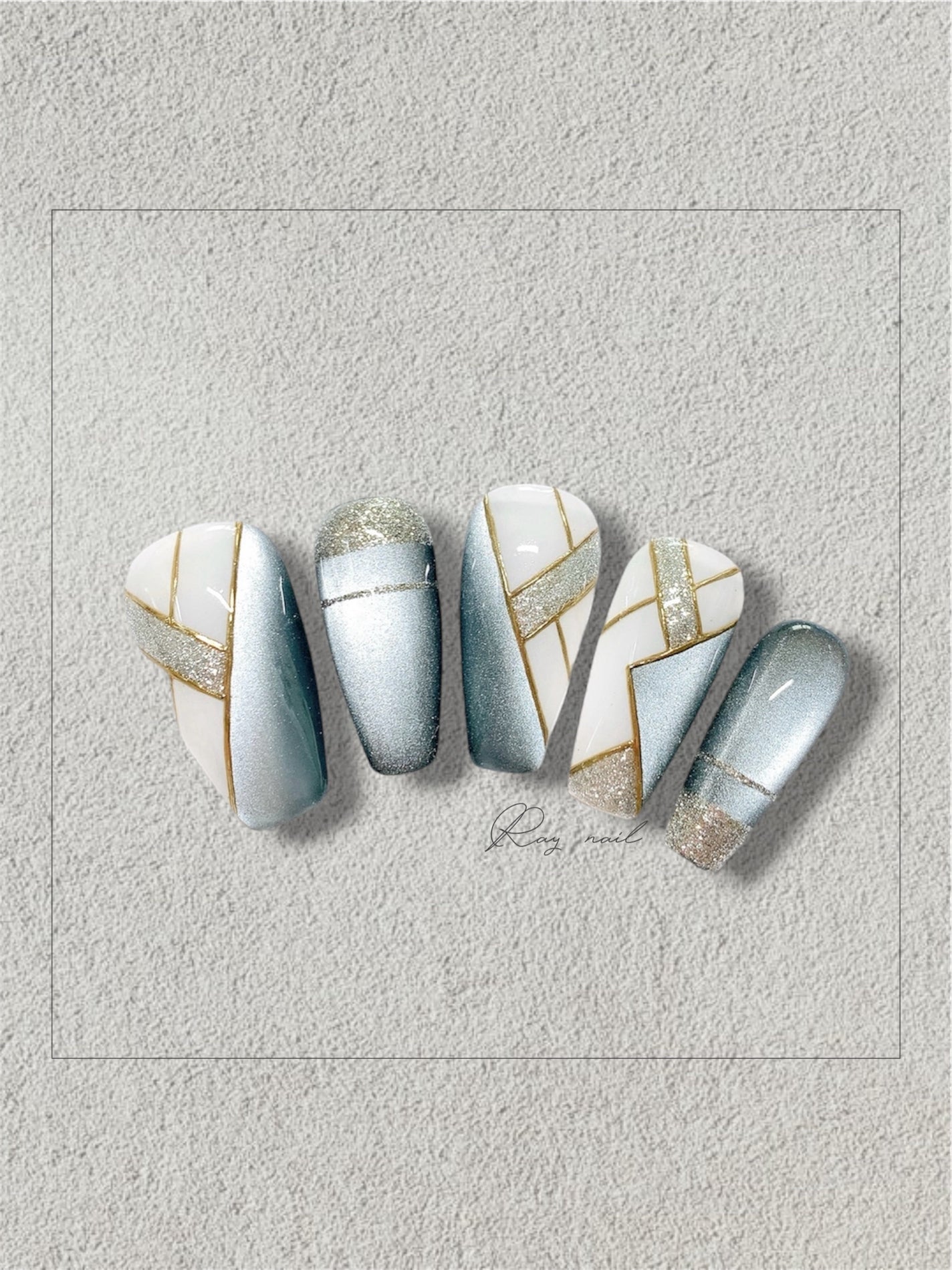 mizuki꙳ネイリスト on LIPS 「シンプルだけどおしゃれ🙌💕マグネットネイルデザイン🩷🥺やり方は..」(2枚目)