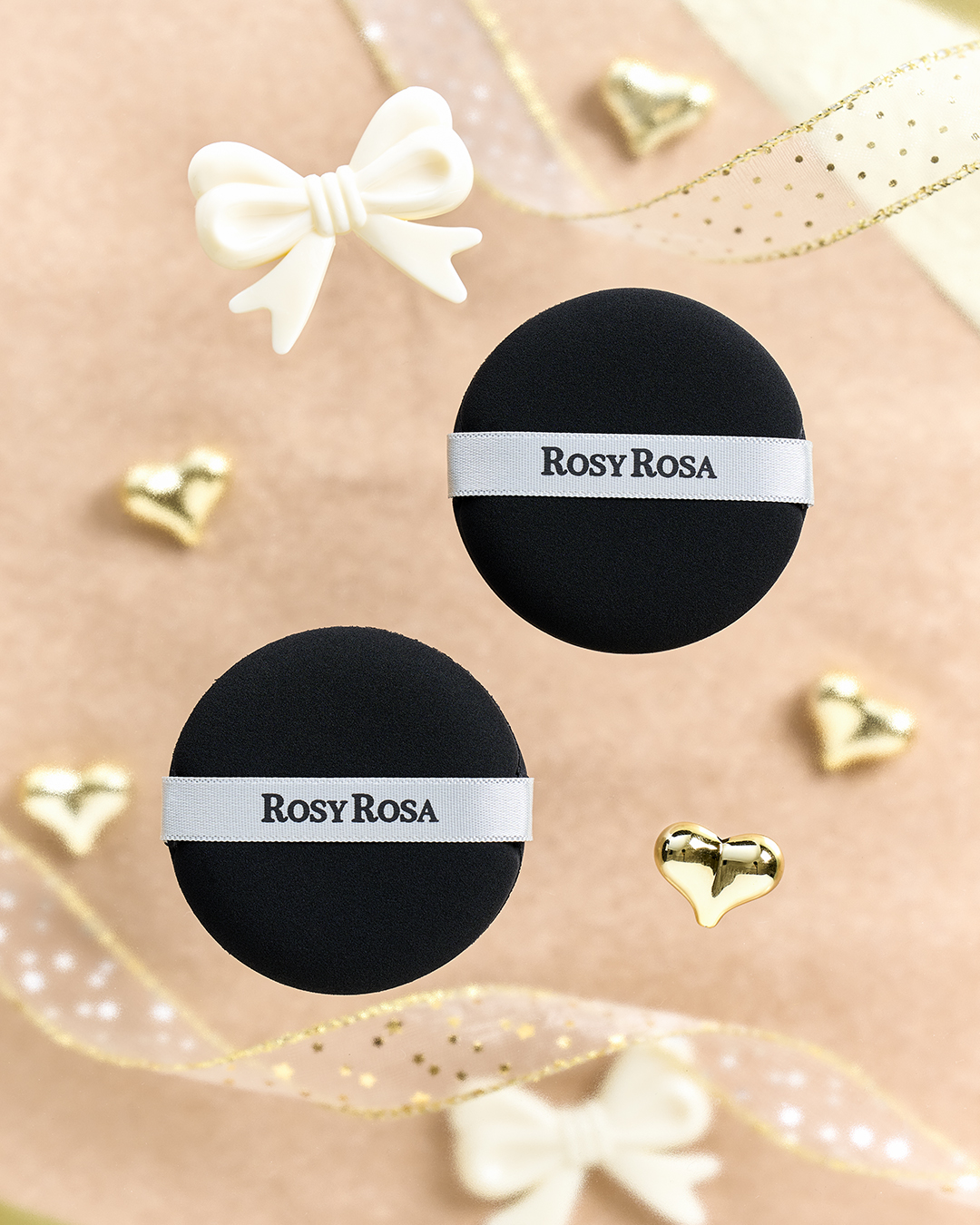 💕ℝ𝔼ℂ𝕆𝕄𝕄𝔼ℕ𝔻💕

ポイントはなめらかでキメ細かい表面とリッチな厚み💡

ロージーローザ マルチファンデパフ2P ¥638(税込)

思わずずっと触っていたくなるようななめらかさ💖
ぽんぽんとお肌にファンデーション