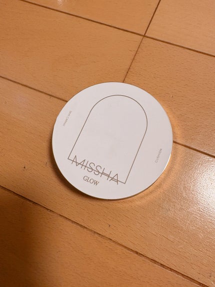 MISSHA グロウ クッション ライト <ライトタイプ>のクチコミ「肌に置いた瞬間の軽さにびっくり。まるで薄いヴェールをまとったように自然にフィットします✨
仕上.....」(1枚目)