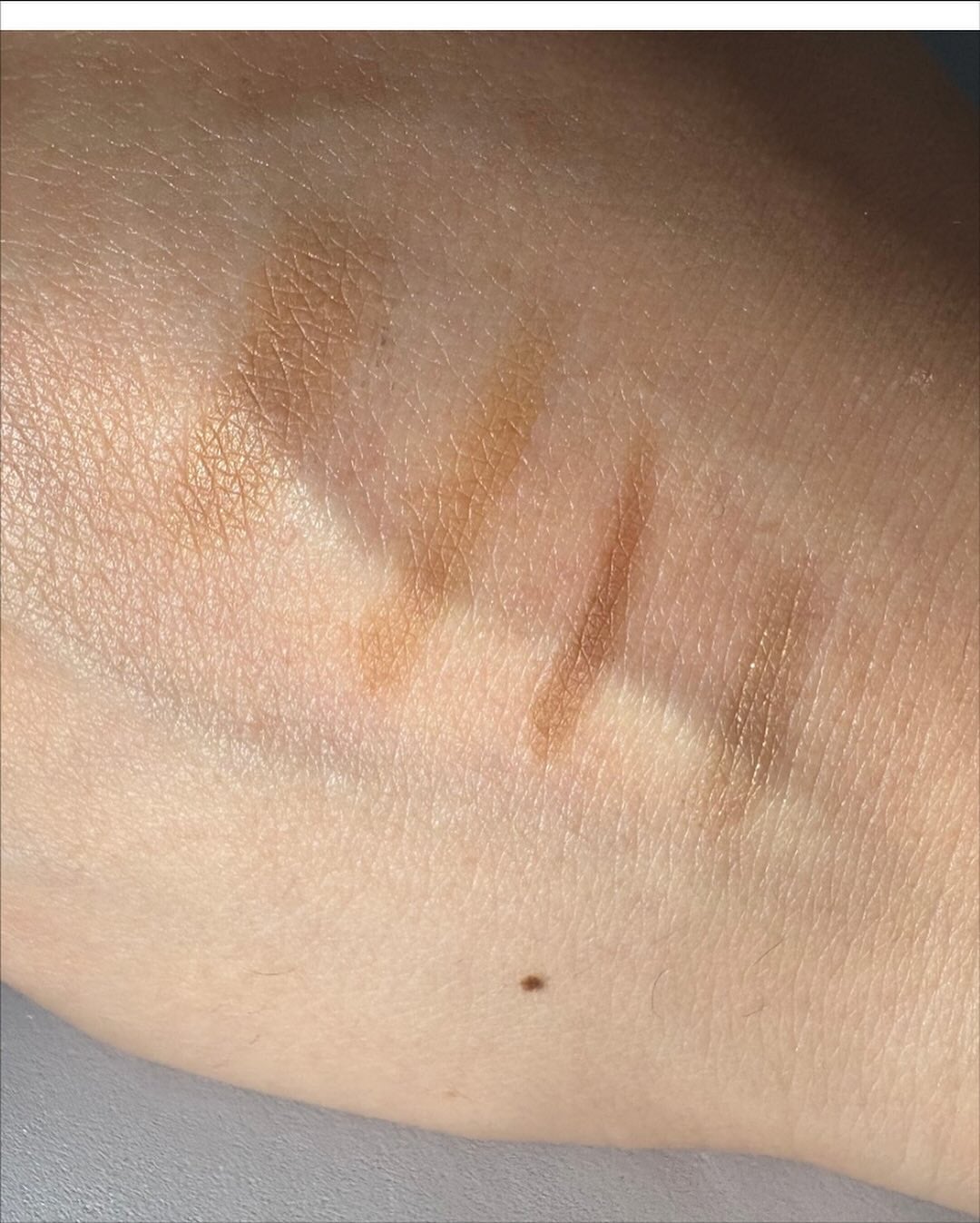 Y on LIPS 「【#愛用アイブロウ紹介】\これ1本で眉メイク完成✨/⠀💛EXC..」(2枚目)