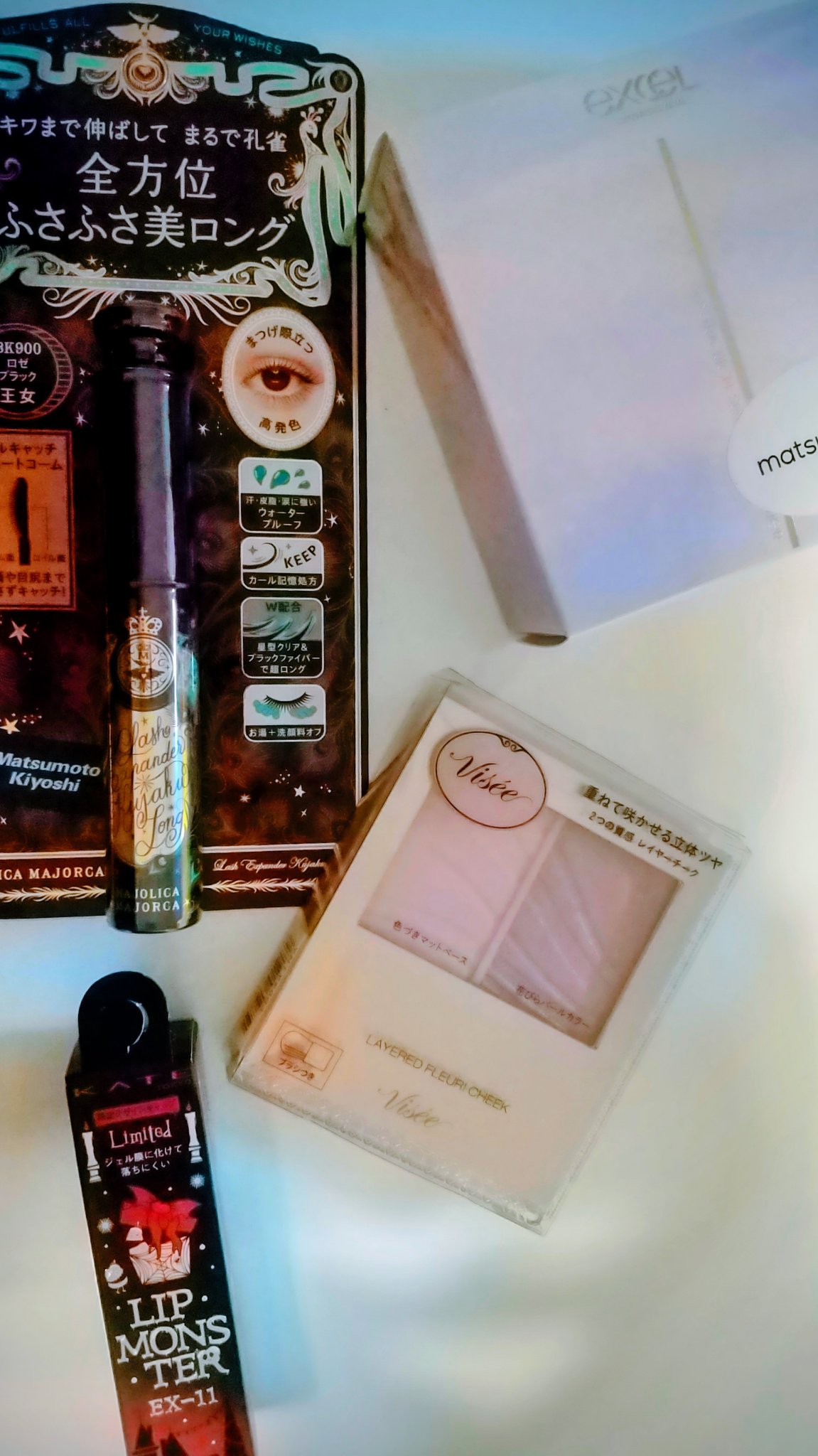 色々話題の新作をマツキヨでGETしました😆

🌟excel エクストラリッチ セラムインパウダー
EX04 シマ―ラベンダー(限定)
元々年末の限定だったエクストラリッチパウダーが最近定番になったと聞き、
そのうえで限定色が出たと知って