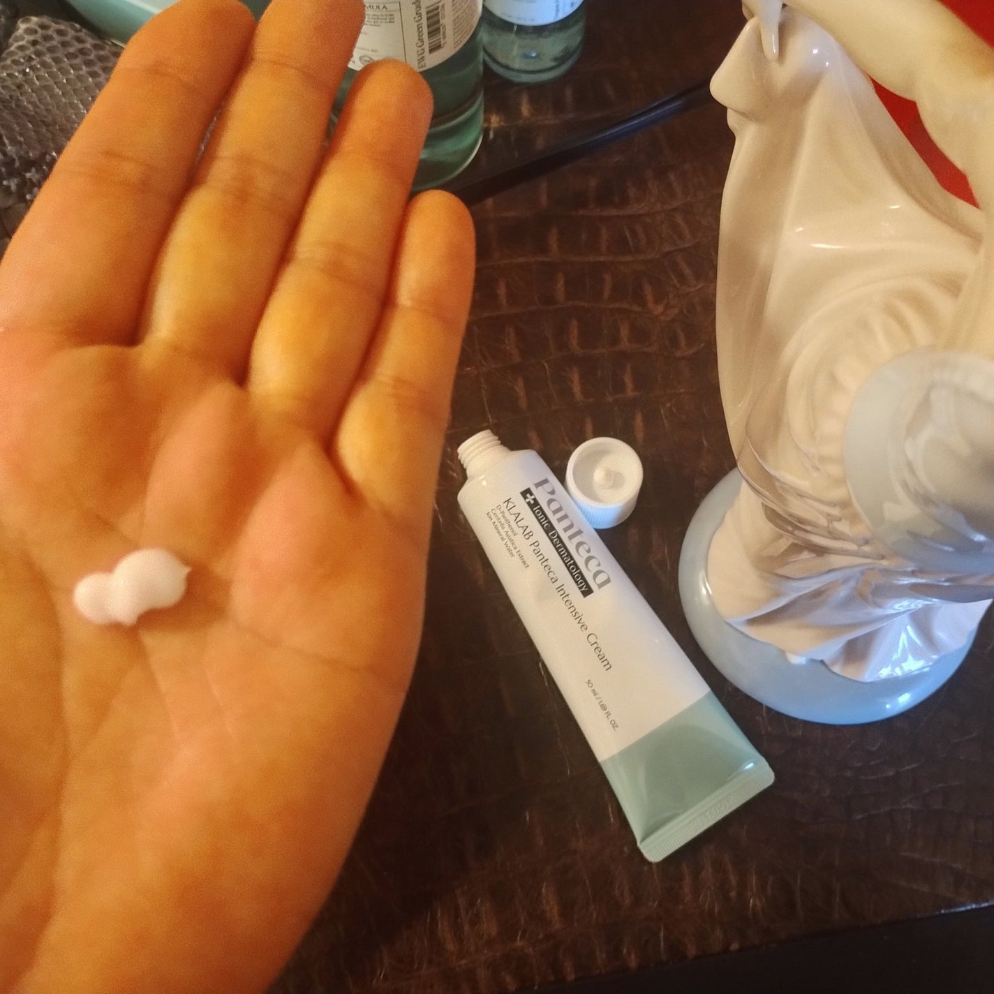 mcgroupakiko on LIPS 「激しい乾燥で今年初めて、エキゾチックレザーバリに肘が割れてしま..」(5枚目)