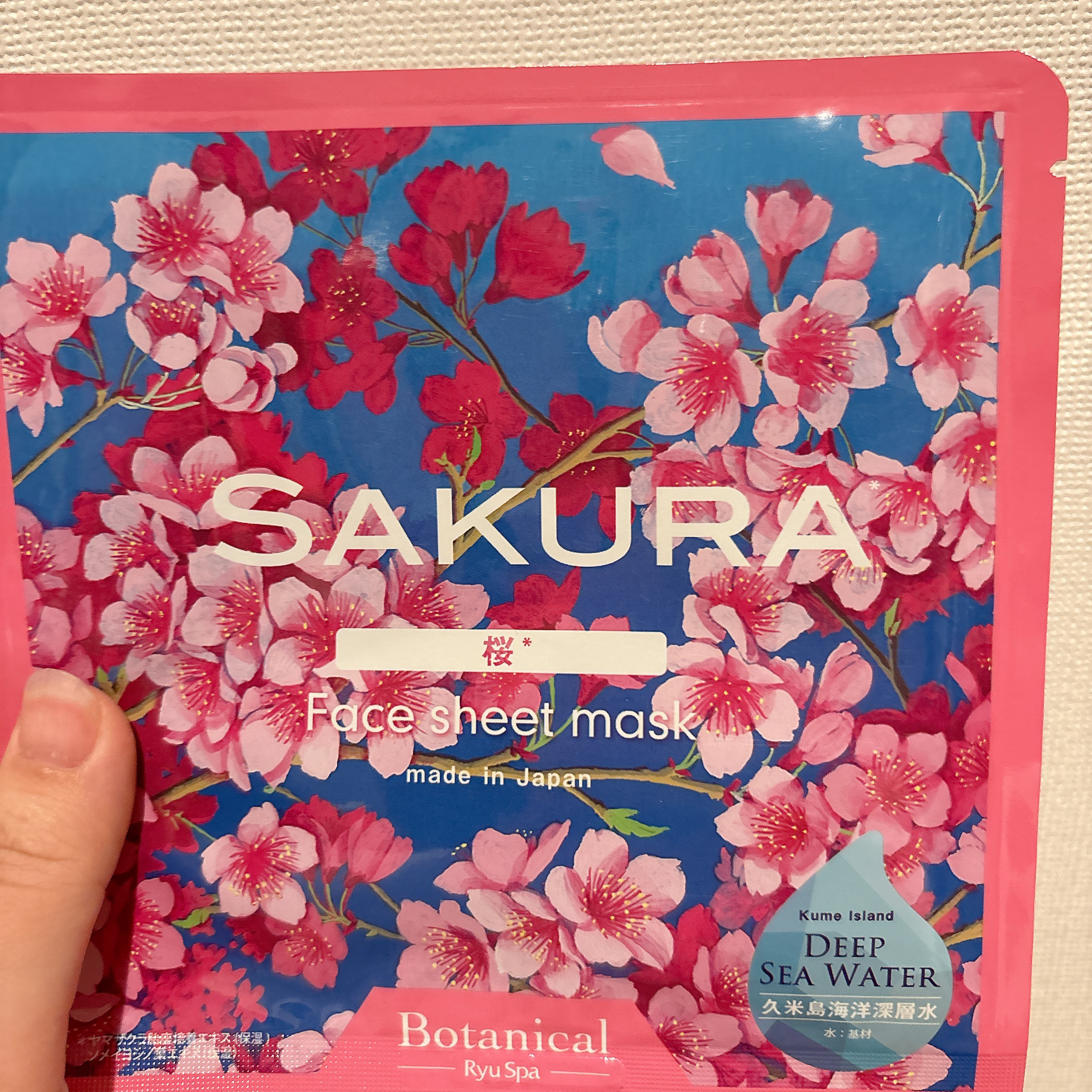 Ryu Spa Botanical フェイスマスク 桜


沖縄に行った際に購入🌺
桜ですが、香りは桜…？柑橘系…？となりました🥹笑
でも良い香りですし、使い心地は良かったです✨

色んな種類があり、パッケージのデザインも違ってそれぞれ