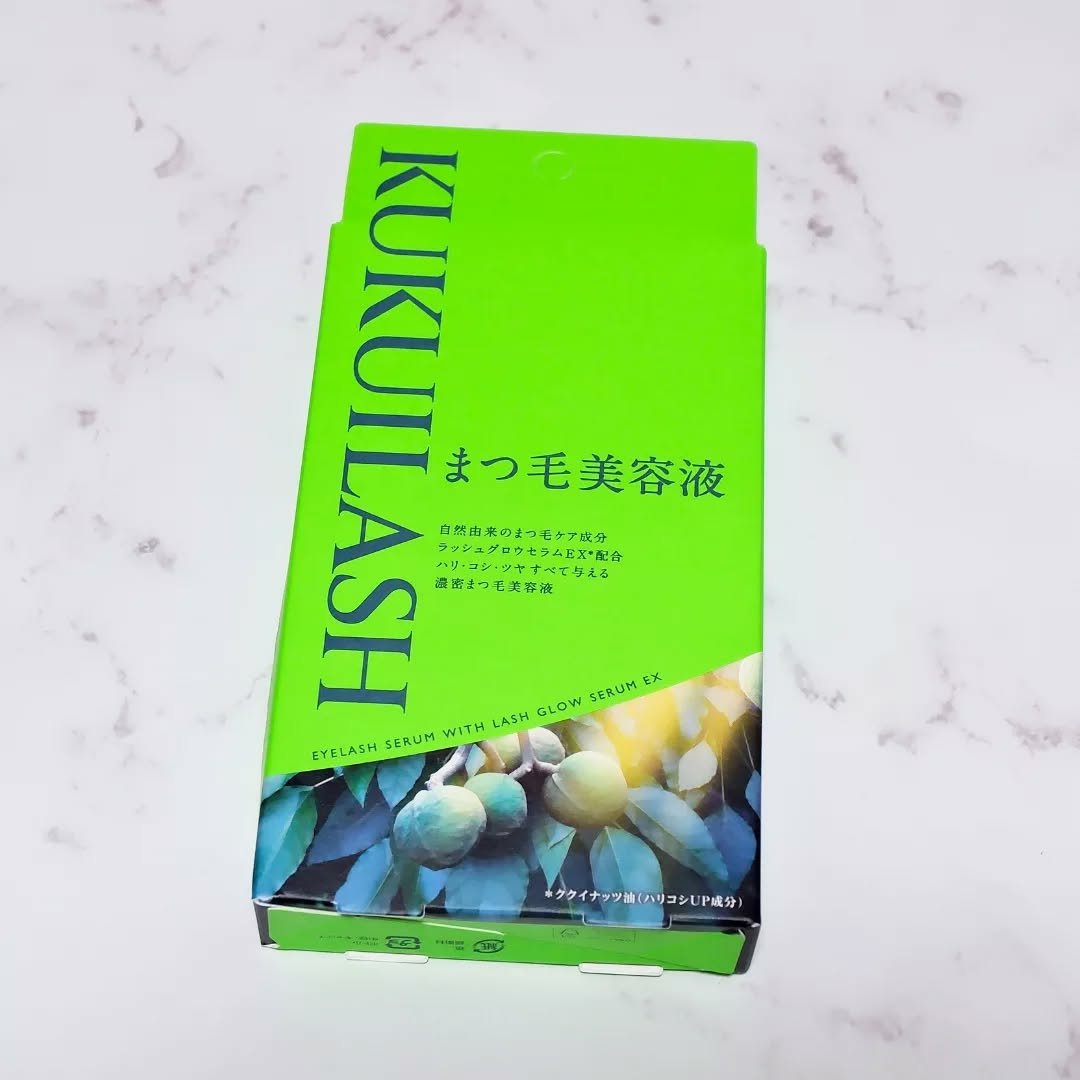 ククイラッシュさまからいただきました✨

セラムはまつ毛一本一本に密着する、
コクのある美容液質感🫧✨

目のカーブに合わせやすいブラシで、
まつ毛の根本や目尻に塗りやすいです♪

うるおいを感じるテクスチャーで、
ハリ・コシを期待出来そ