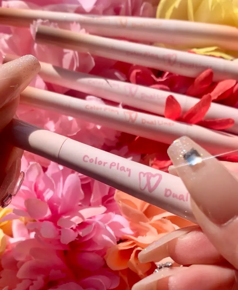 カラープレイデュアルライナー/2aN/スティックアイシャドウを使ったクチコミ（2枚目）