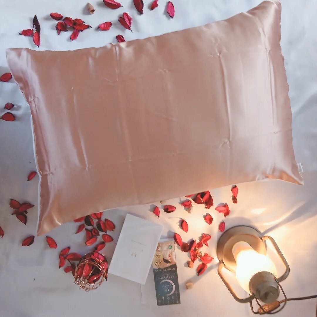 マーメイド🩷 on LIPS 「・・シルクまくらカバーローズゴールド🌹✨サイズ43×6312色..」(2枚目)