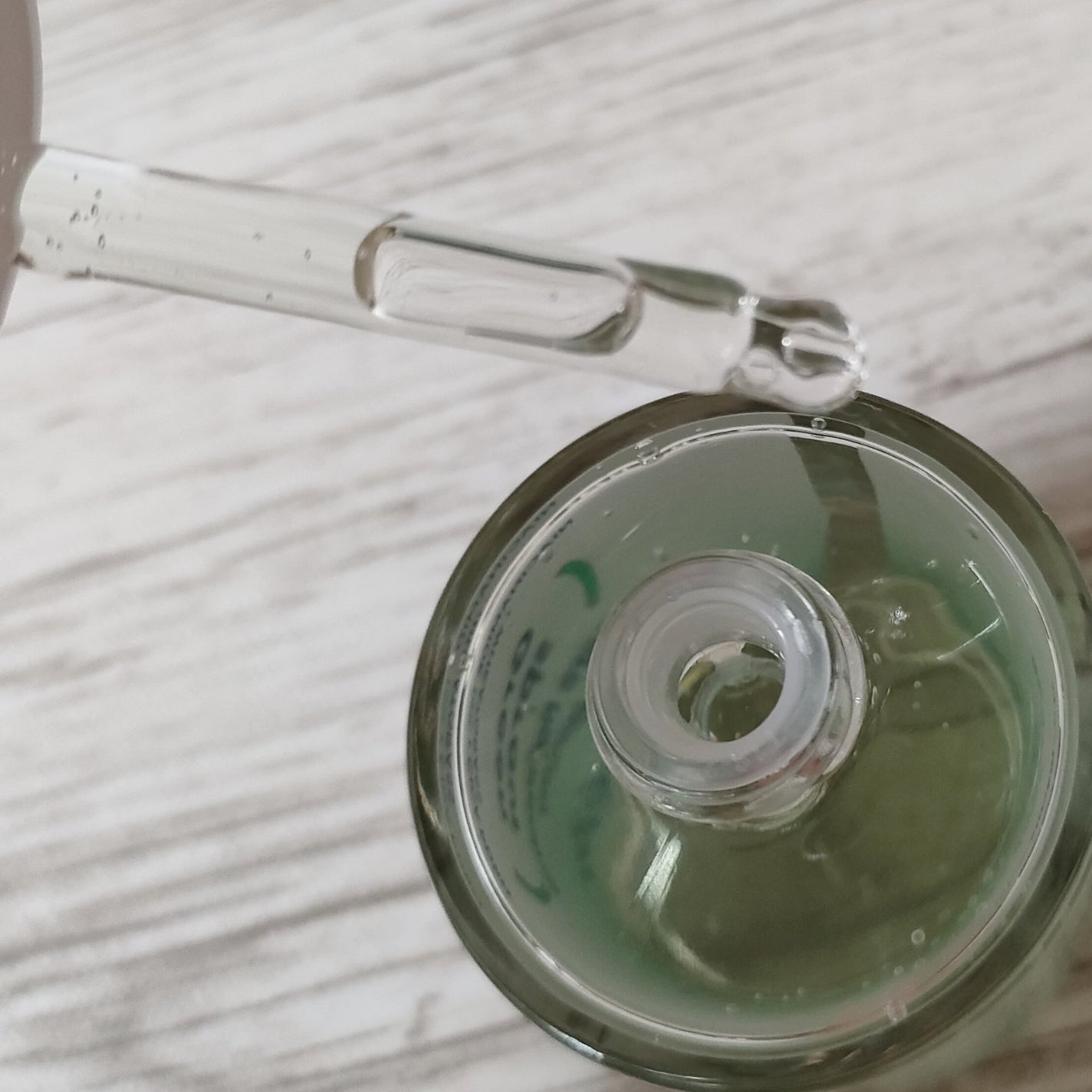 若芽ポアタイトニングセラム/suiskin/美容液を使ったクチコミ(4枚目)