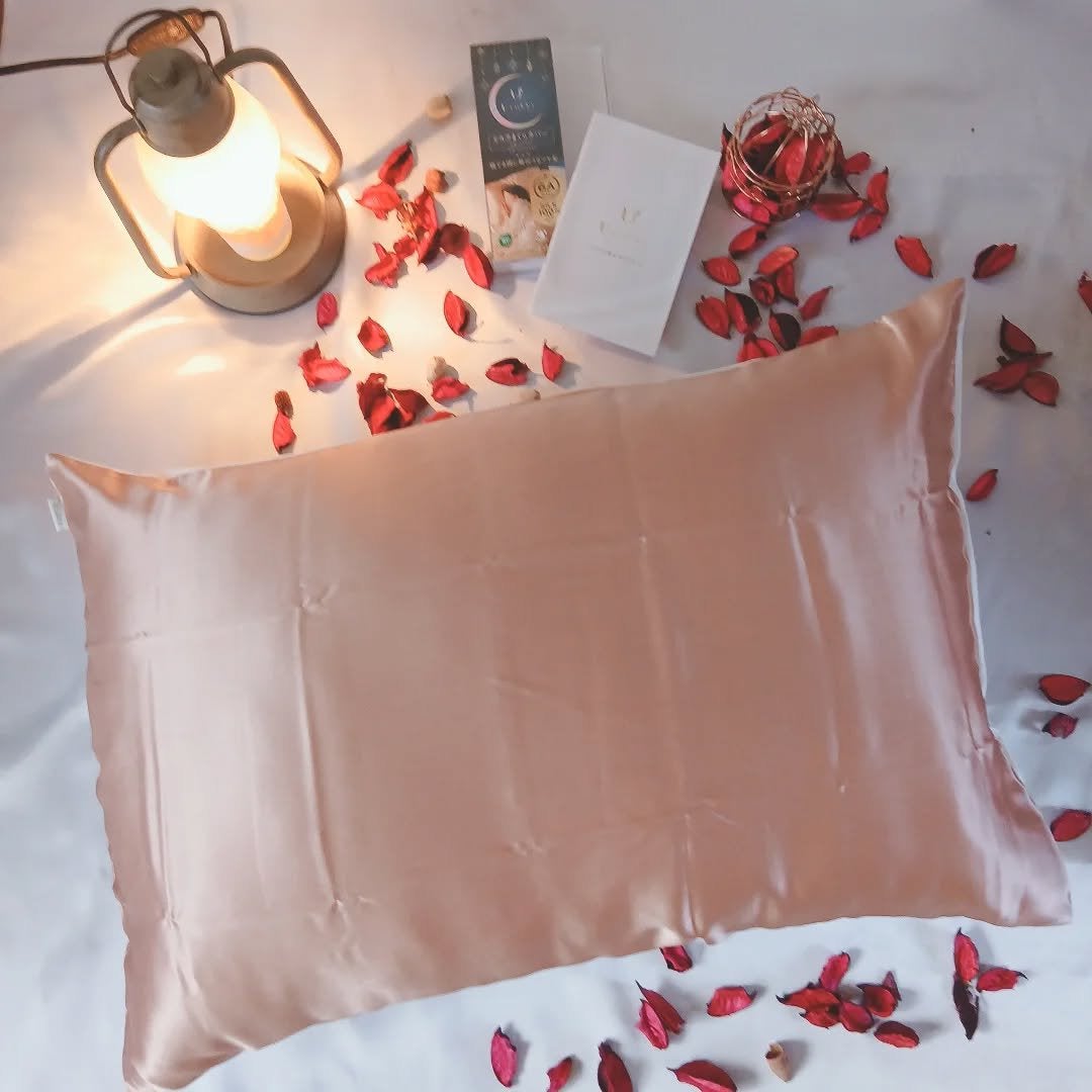 マーメイド🩷 on LIPS 「・・シルクまくらカバーローズゴールド🌹✨サイズ43×6312色..」(3枚目)