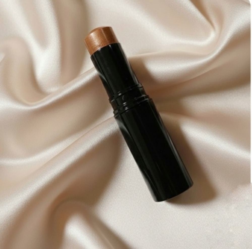 ボーム エサンシエル/CHANEL/スティックハイライトを使ったクチコミ(2枚目)