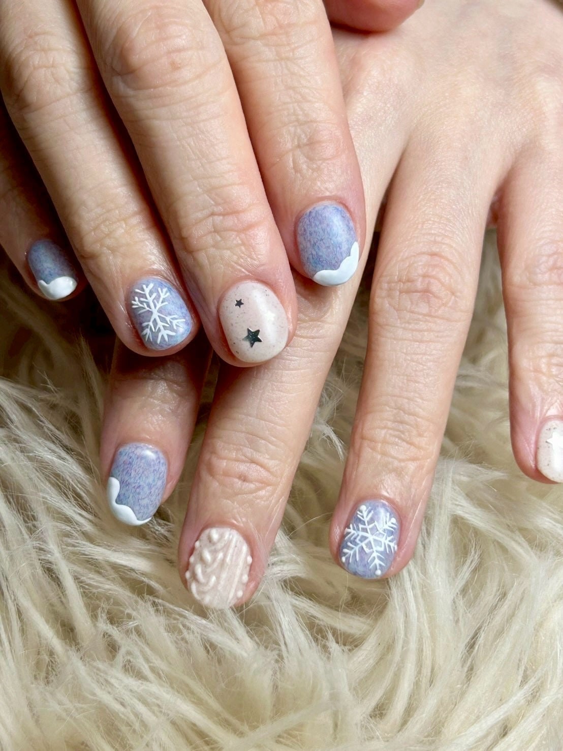 miyuki@PCアナリスト/コスメコンシェルジュ on LIPS 「❄️⛄️🧶🤍#ニット映えネイル#ジェルネイル#冬ネイル#new..」(2枚目)
