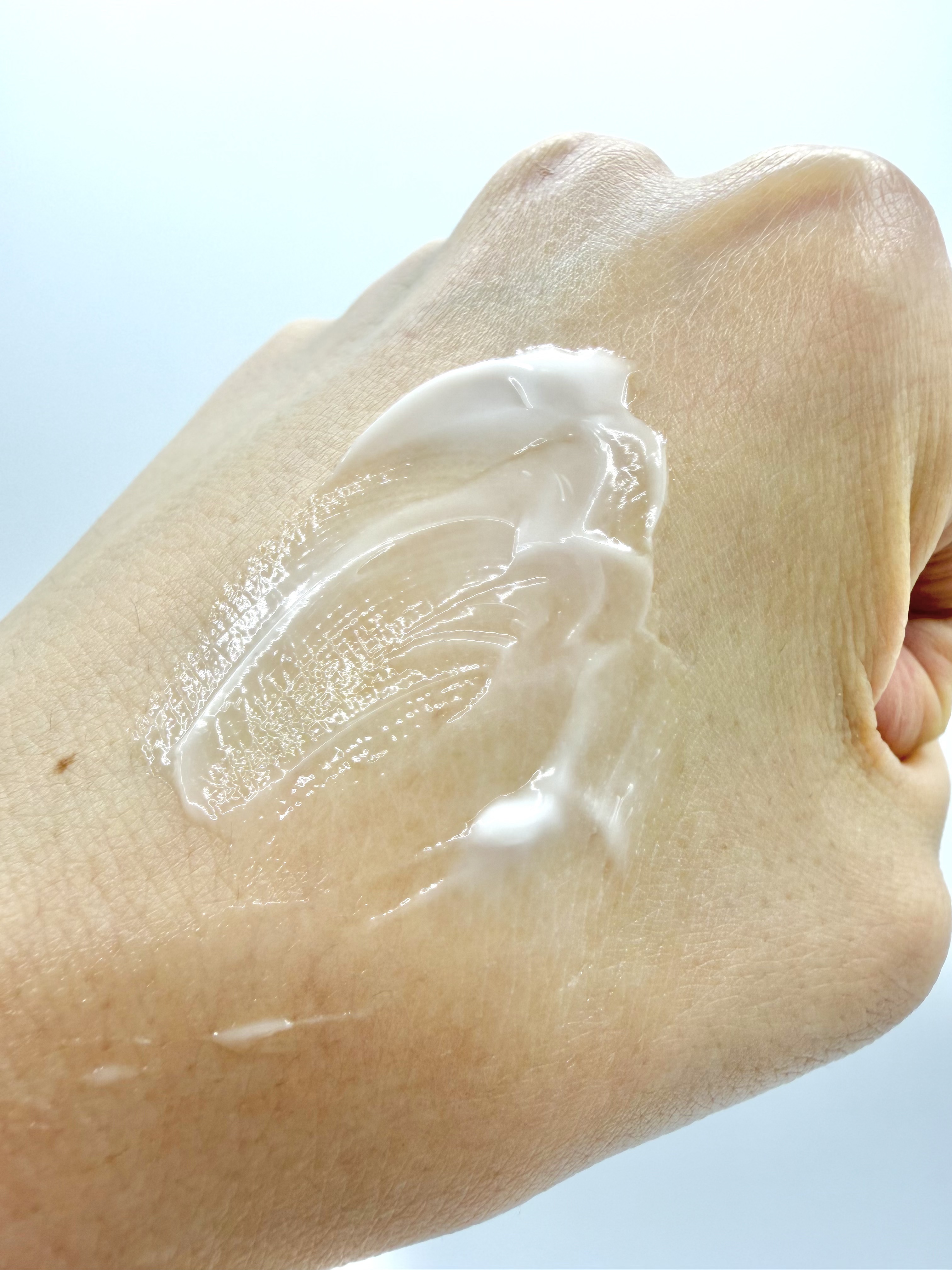 乾燥さん 乾燥さん　薬用ナイトケアパック ［医薬部外品］のクチコミ「夜の集中保湿で翌朝の肌をふっくら整える薬用パック。乾燥肌に寄り添う「乾燥さん」シリーズは敏感肌.....」（2枚目）