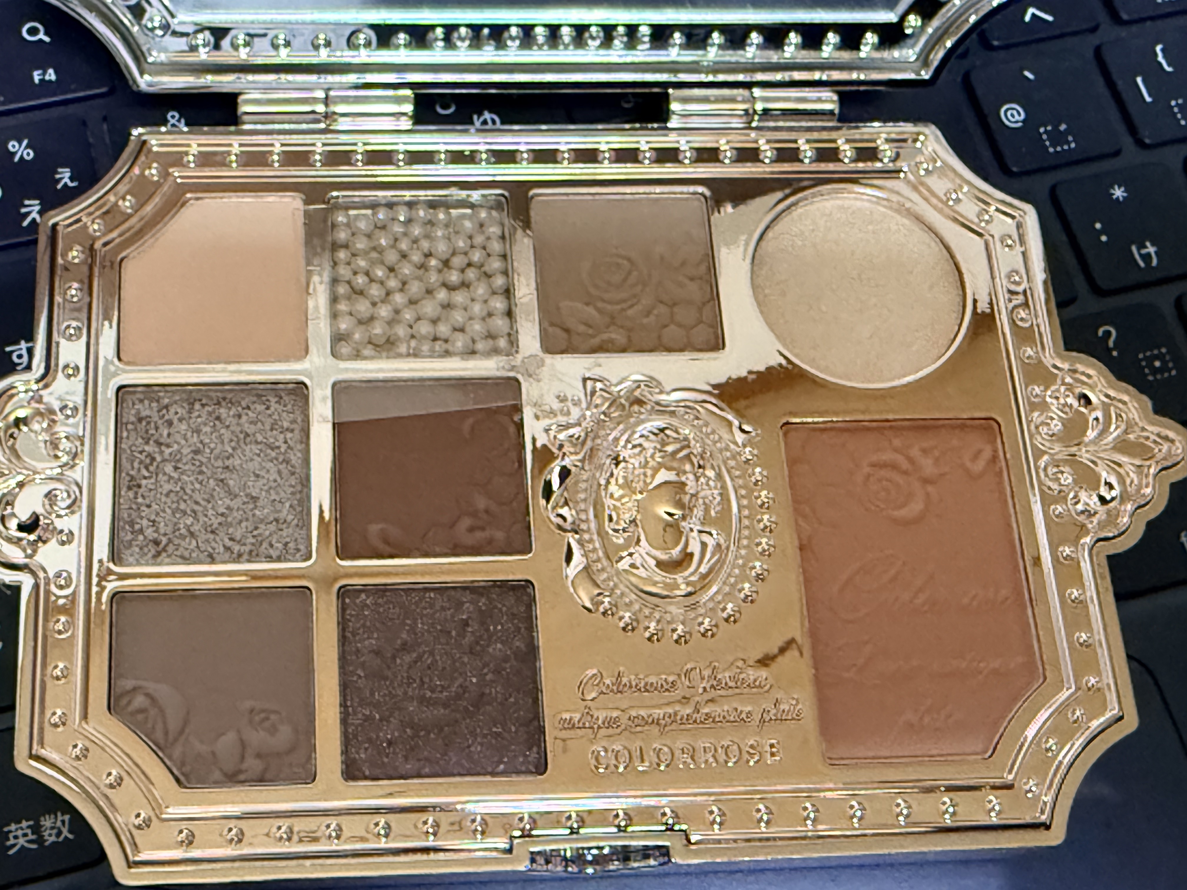 マット シルキーパウダーアイシャドウパレット/COLORROSE/アイシャドウパレットを使ったクチコミ（3枚目）