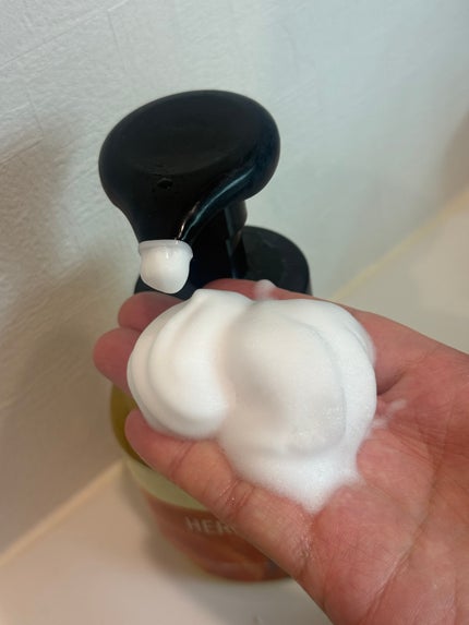 ビオレ ザ ハンド 薬用泡ハンドソープ 深くて温かみのあるハーバルウッドの香り/ビオレ/ハンドソープを使ったクチコミ(3枚目)