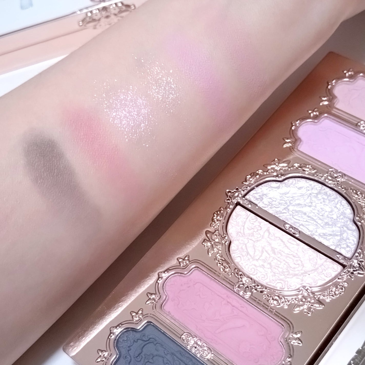 胡蝶雲肩6色アイシャドウパレット/FlowerKnows/アイシャドウパレットを使ったクチコミ(4枚目)