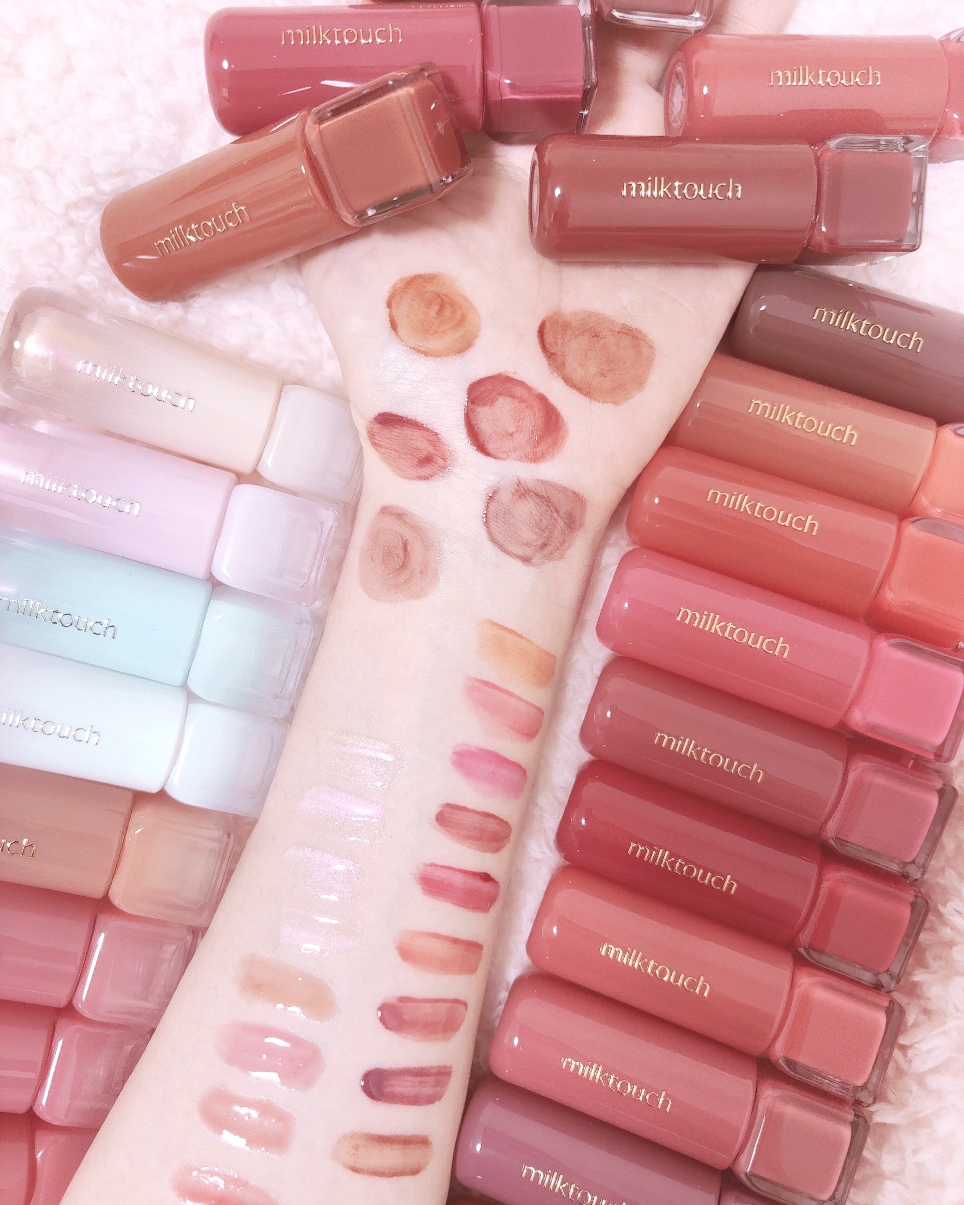 ミルクタッチのバズリップたち…可愛すぎて新色のショコラムード6色も入れてこんなに集めちゃったから…完全レビュー✍🏻

まずは
Jelly Fit Tinted Glow Tintの
01から10まで！
（5番お迎えできず抜けてます😭…）