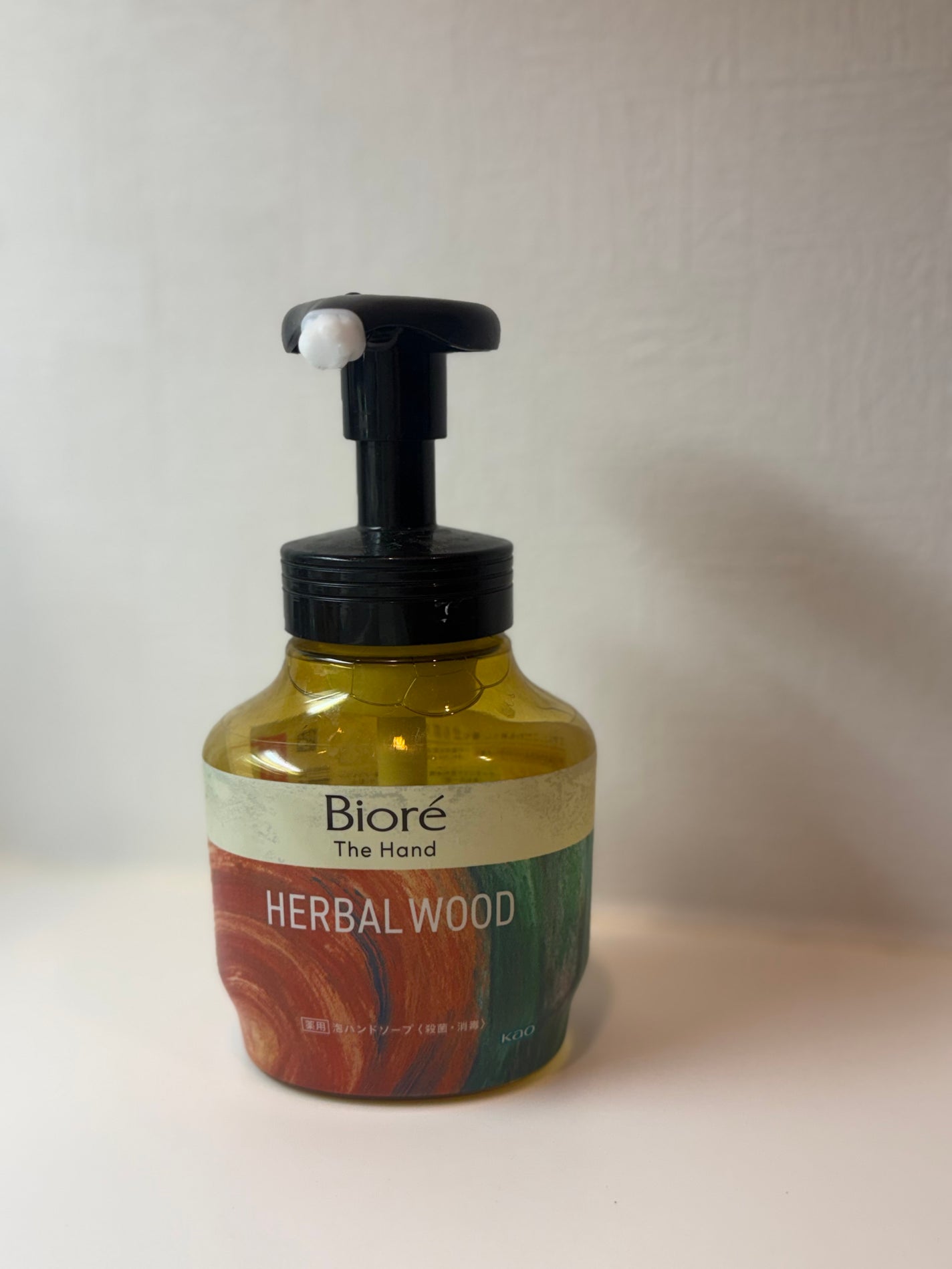 ビオレ ザ ハンド 薬用泡ハンドソープ 深くて温かみのあるハーバルウッドの香り/ビオレ/ハンドソープを使ったクチコミ(1枚目)