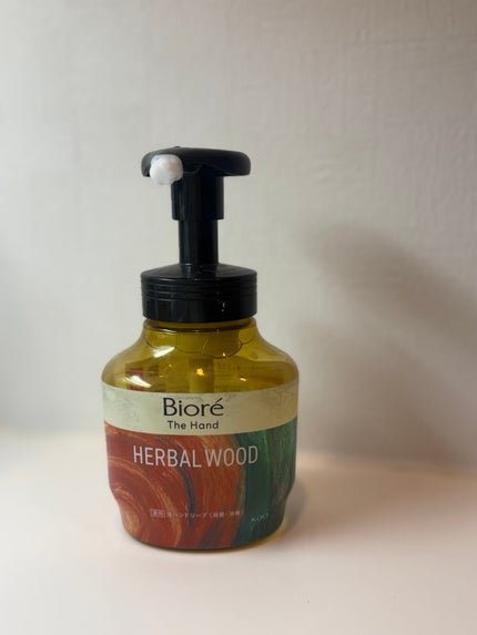 ビオレ ザ ハンド 薬用泡ハンドソープ 深くて温かみのあるハーバルウッドの香り/ビオレ/ハンドソープを使ったクチコミ(1枚目)