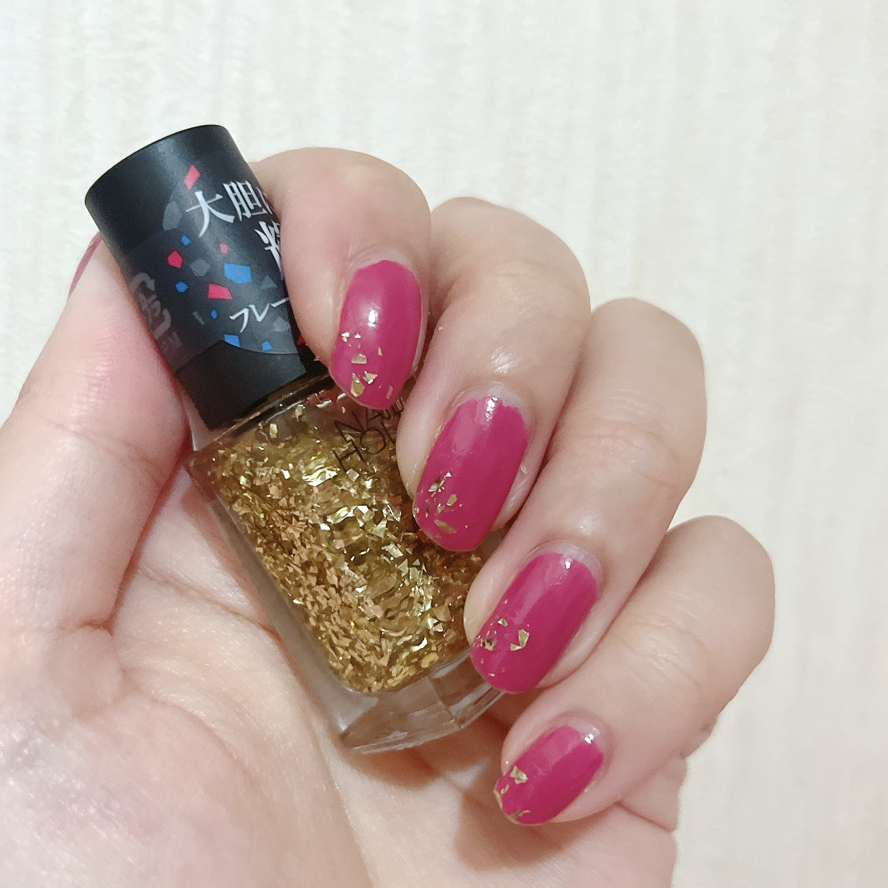 ネイルホリック パーティーフレーク GD027/ネイルホリック/マニキュアを使ったクチコミ（2枚目）