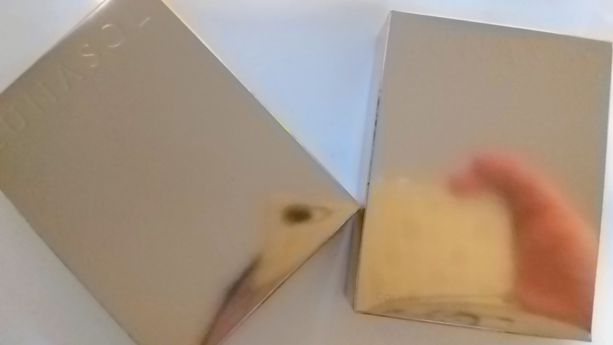 わーい(^o^) 買えたど～😆
LUNASOLのホリデーコスメたち！
どれも可愛すぎたけど厳選してこの2つ。
紙ケースで何のこっちゃって感じだけど。。。

LUNASOL ルナソル アイカラーレーションN
EX13 Golden Bouq