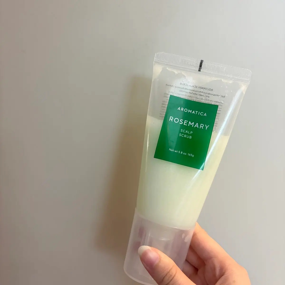 #PR AROMATICA
ROSEMARY SCALP SCRUB
おうちでできる頭皮ケア🌱

細かいスクラブなので
頭皮にやさしい使い心地♡
森林の中にいるような癒しの香り

シャンプーの前に使うと、シャンプーの泡立ちがよくなってびっ